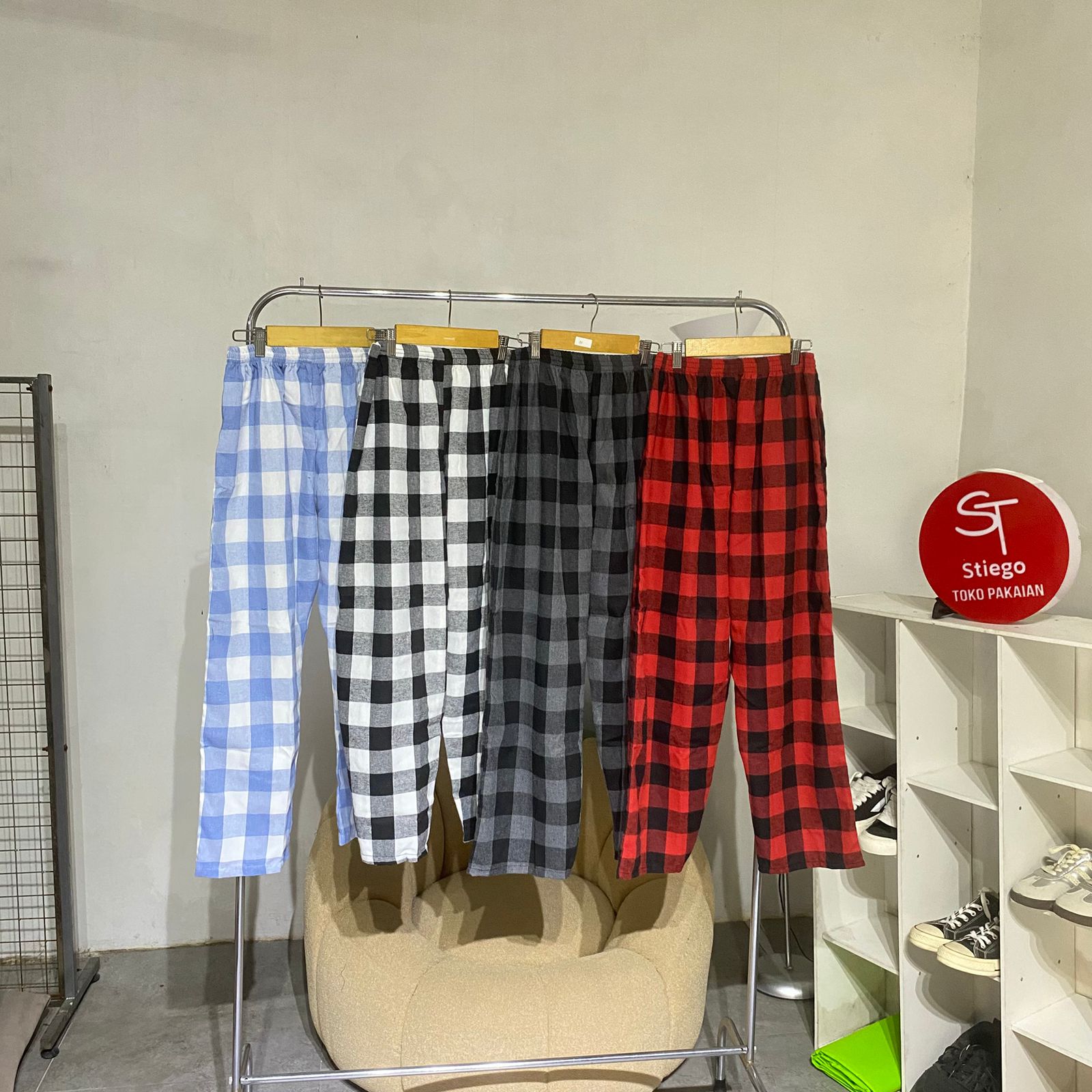Celana panjang pria tartan santai