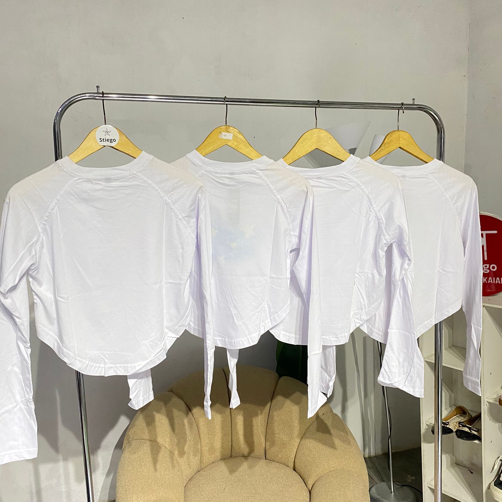 atasan kaos crop u motif
