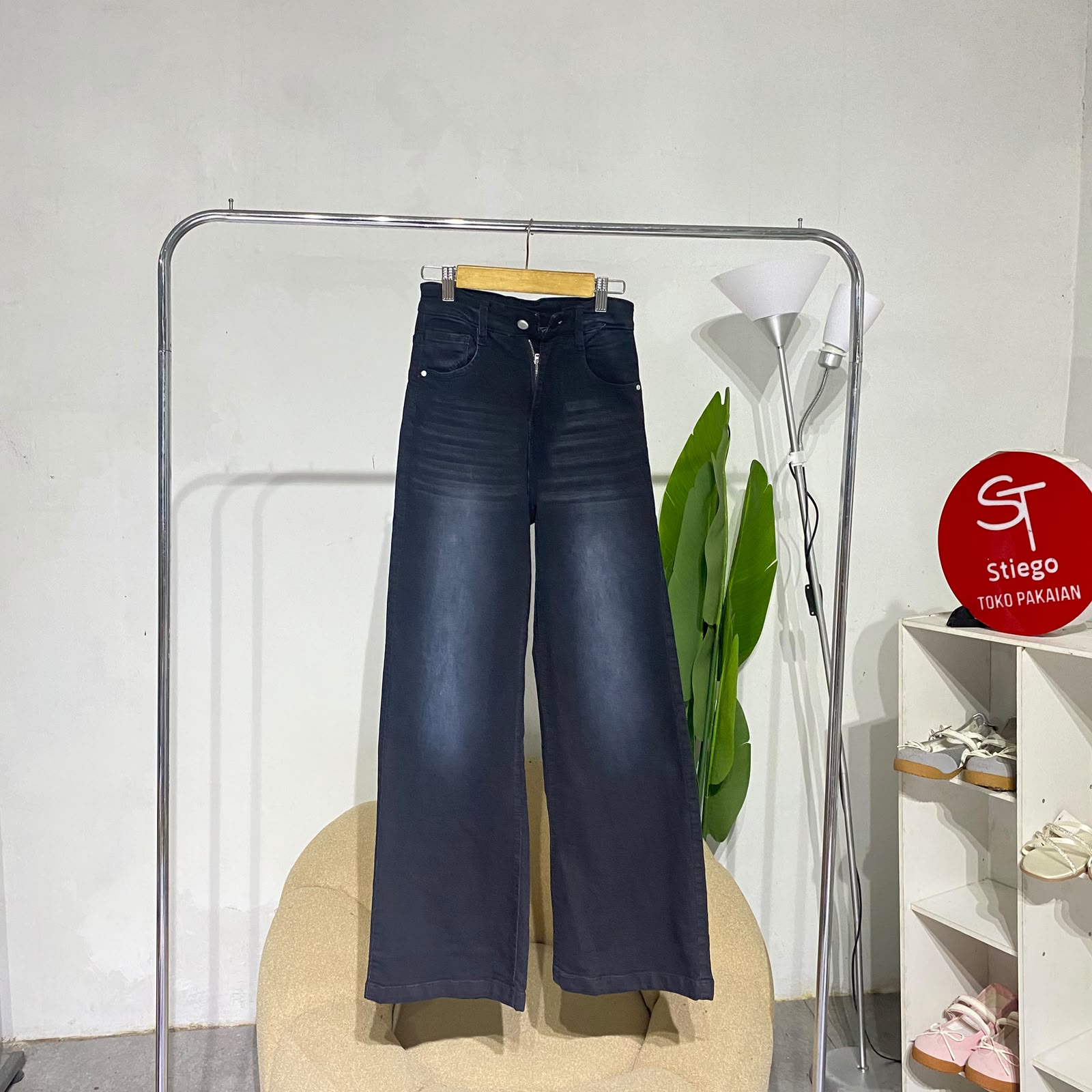 celana wanita jeans chellyn loose whisher black