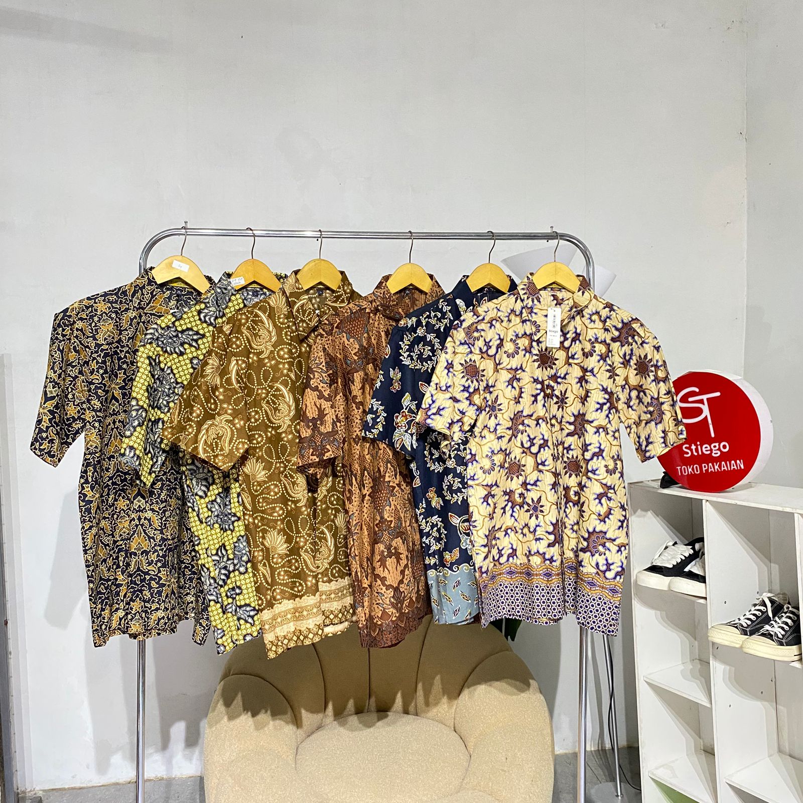 Kemeja batik lengan pendek pria  Kuda mas