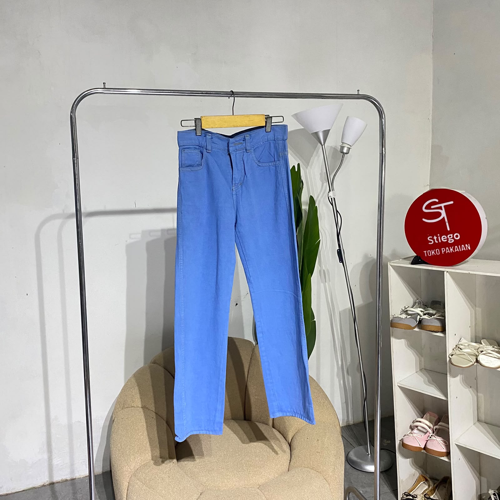 Celana wanita jeans loose biru
