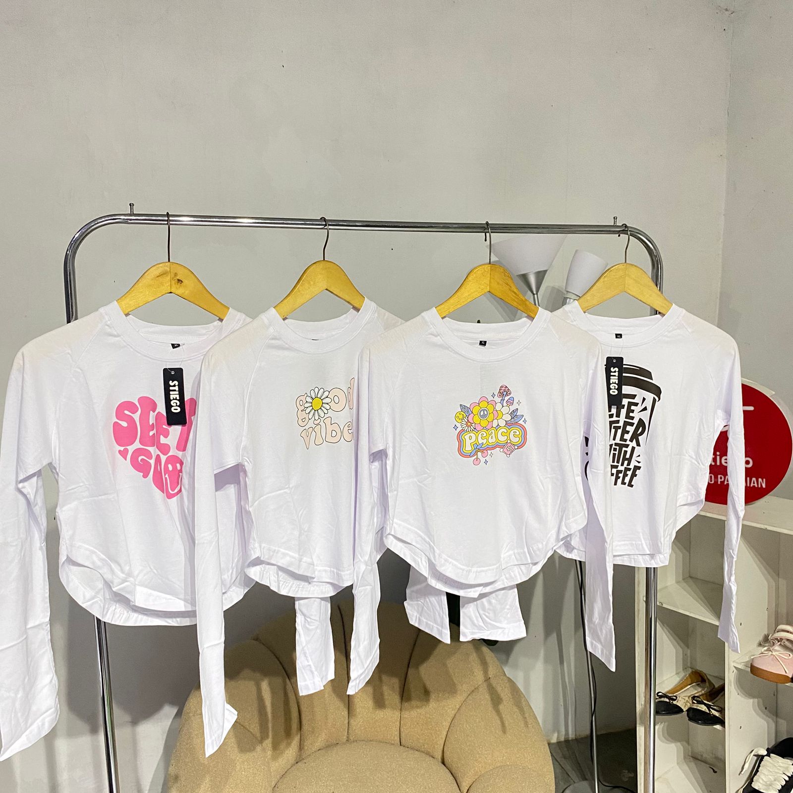 atasan kaos crop u motif
