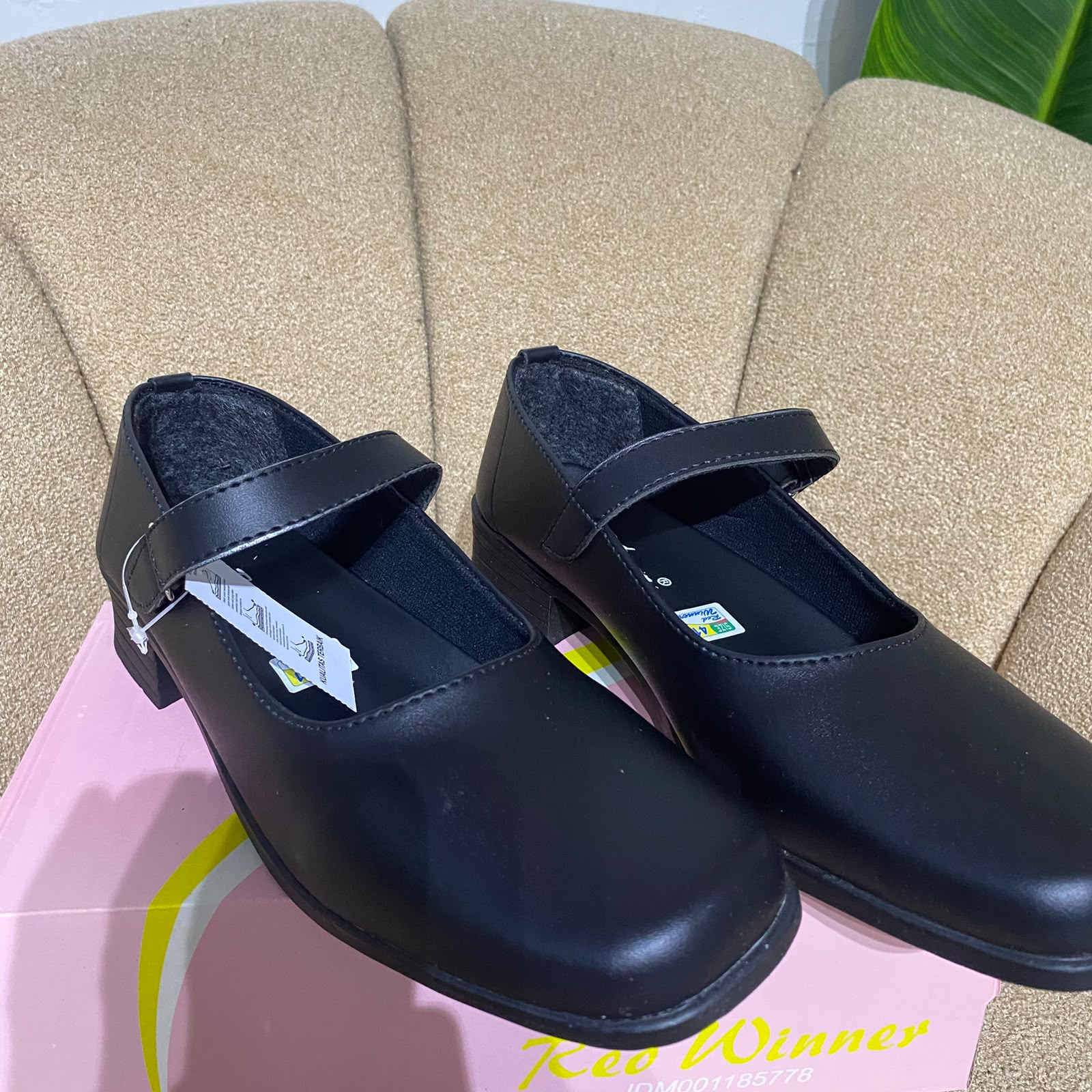 Sepatu pantopel hak wanita