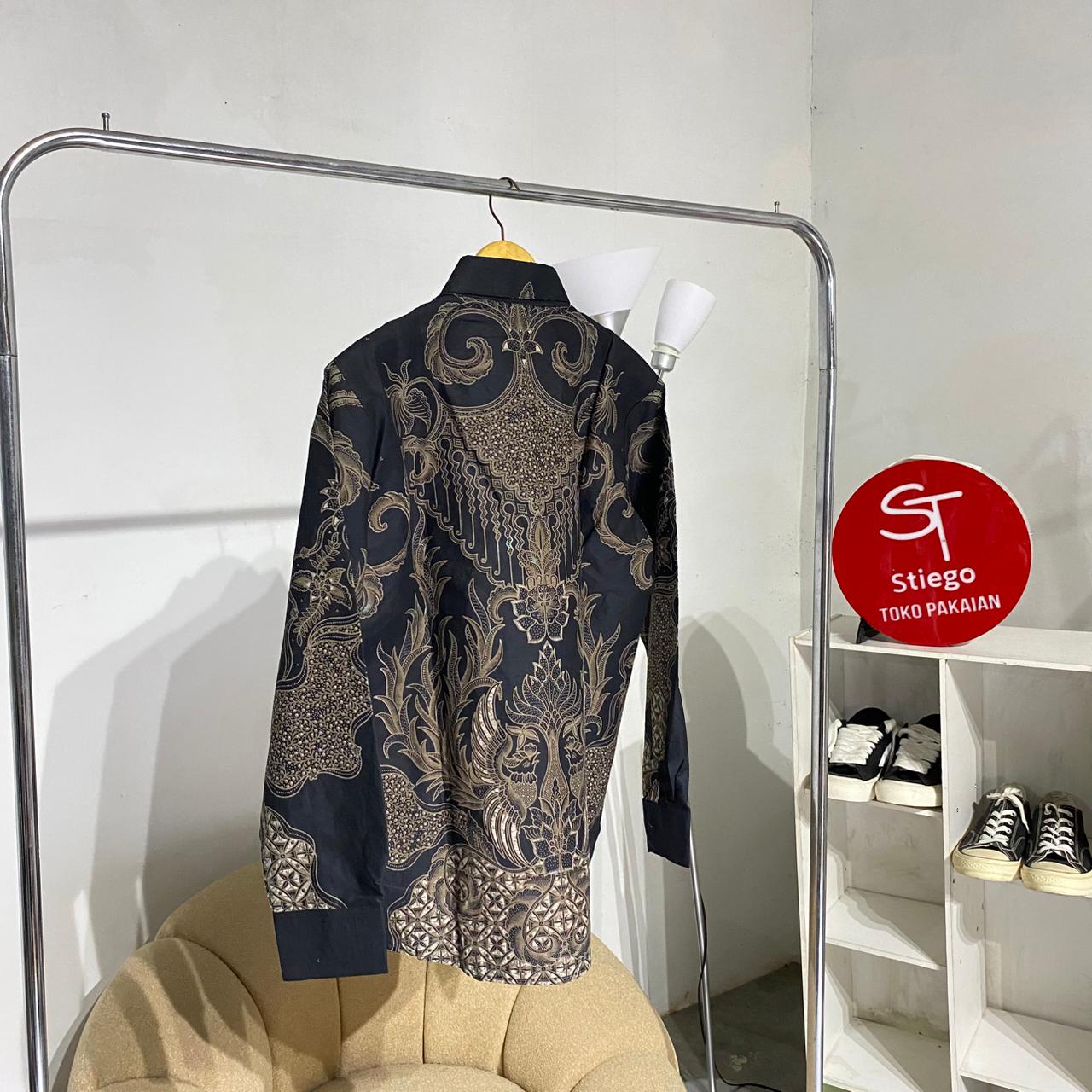 Kemeja batik lengan panjang pria  Bella
