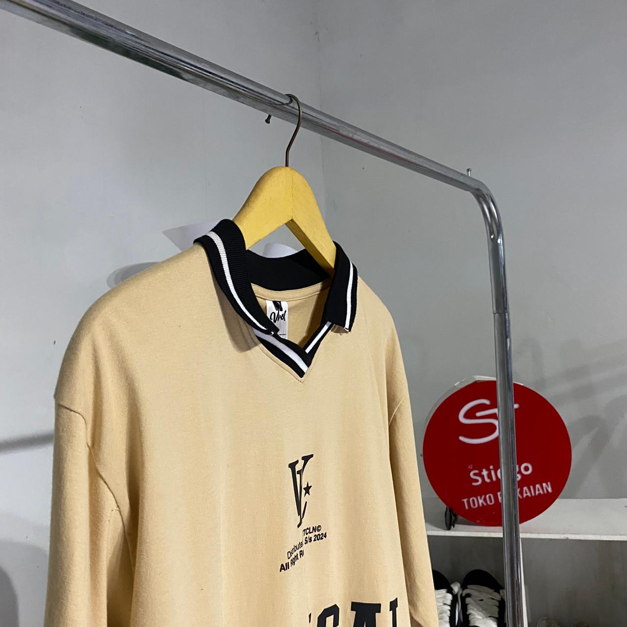 Kaos polo vertical line oversize pria lengan pendek