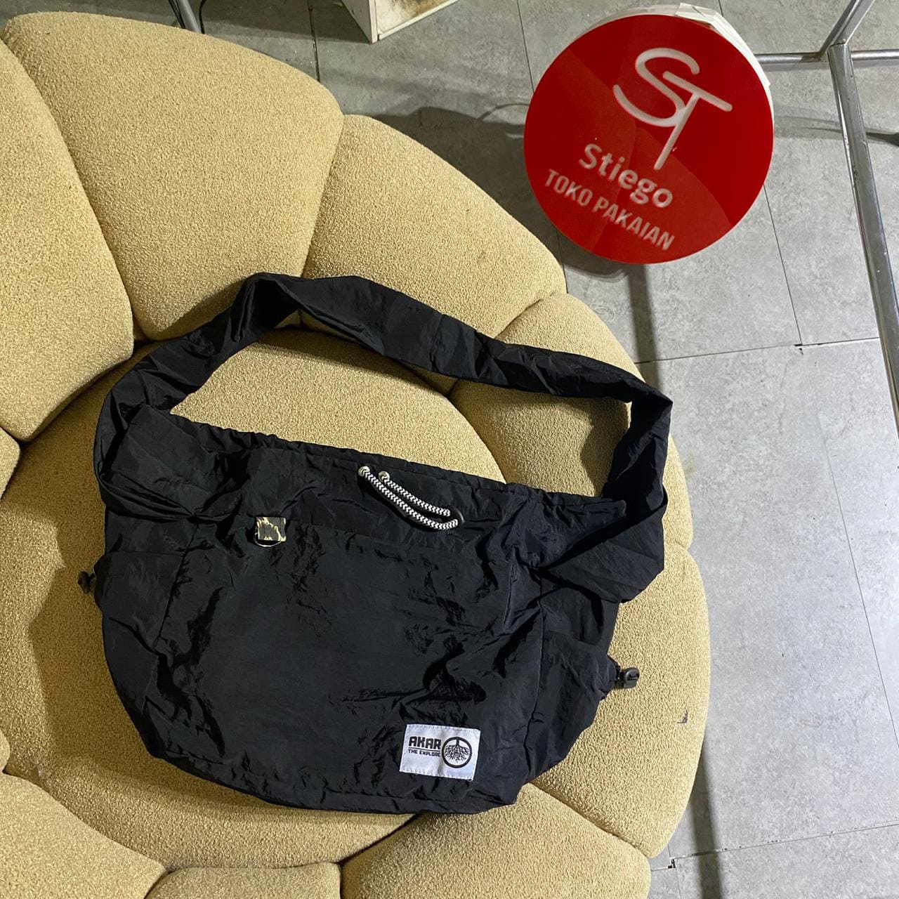 Tas selempang parasut akar
