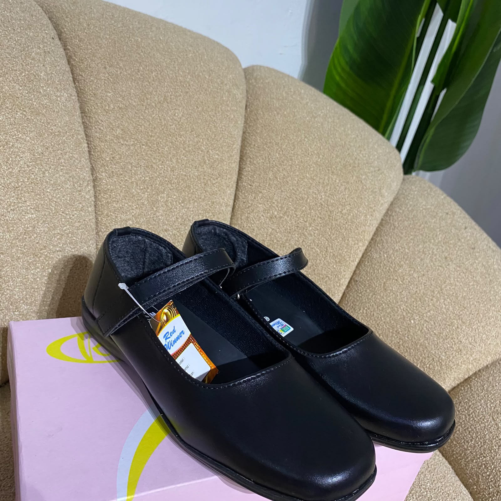Sepatu pantopel wanita