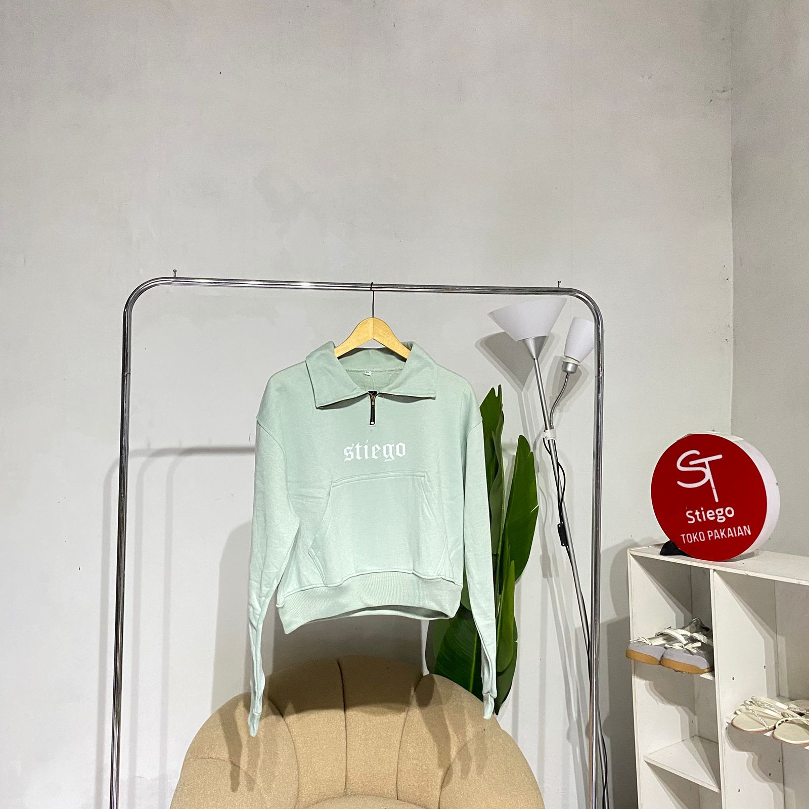 sweater wanita half  ziper crop