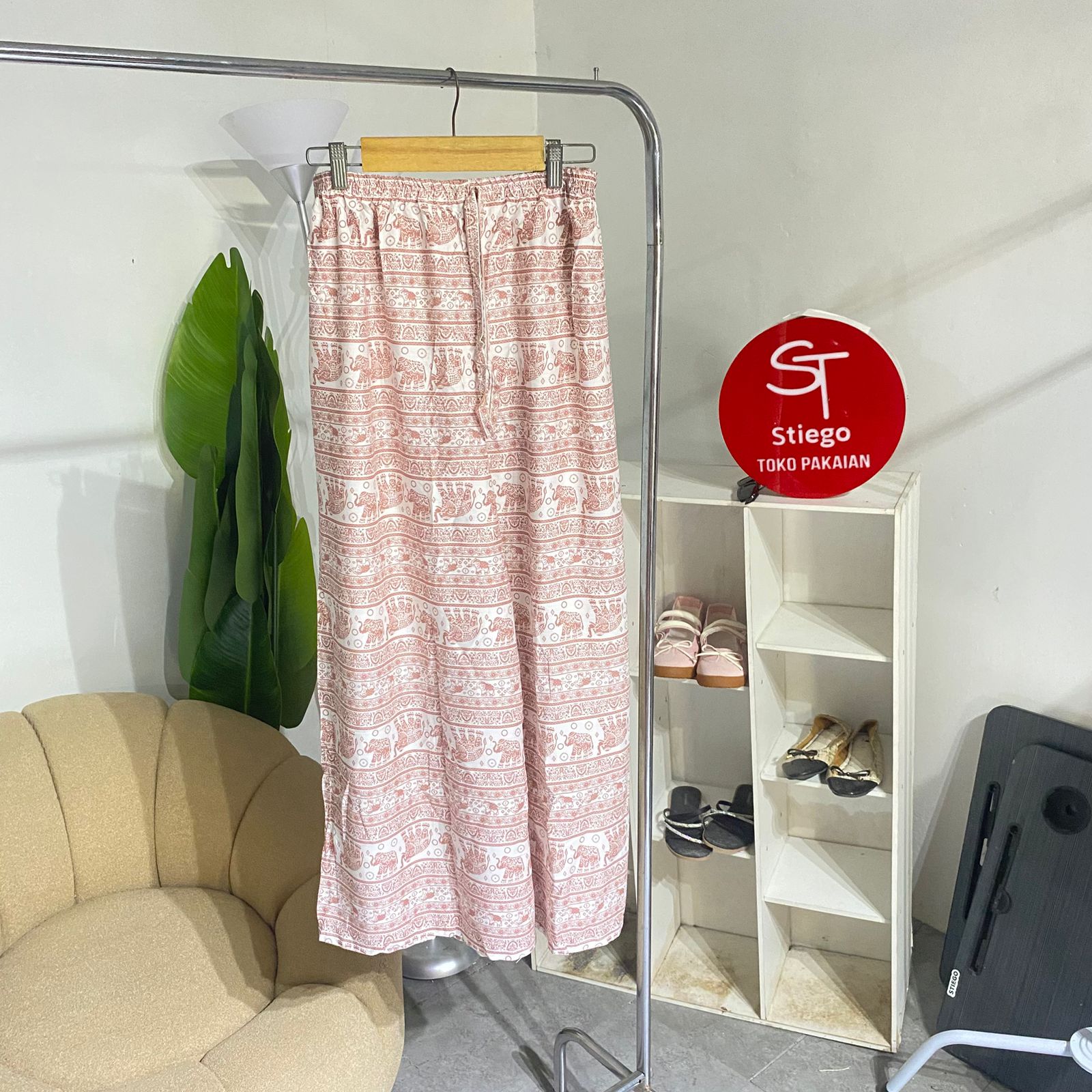 Celana motif gajah mihu mihu