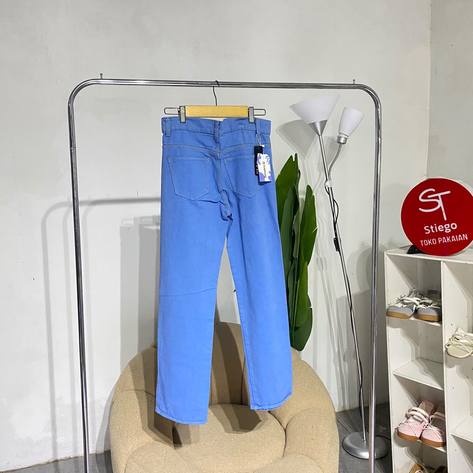 Celana wanita jeans loose biru