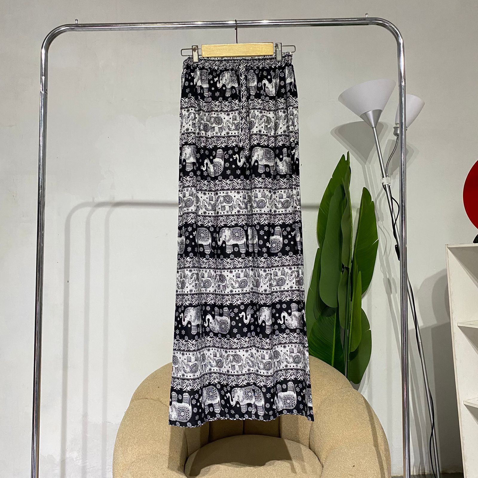 Celana motif gajah mihu mihu
