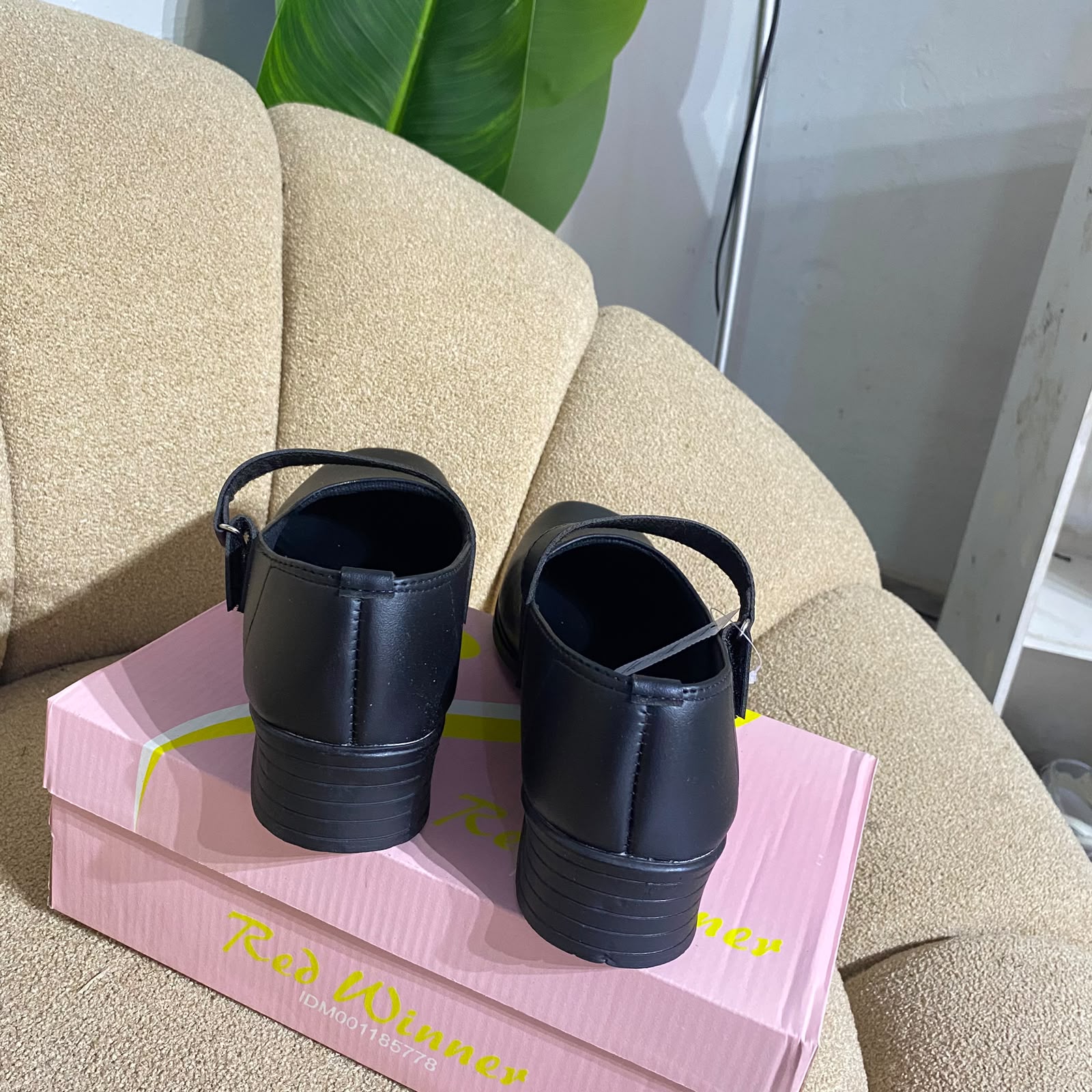 Sepatu pantopel hak wanita