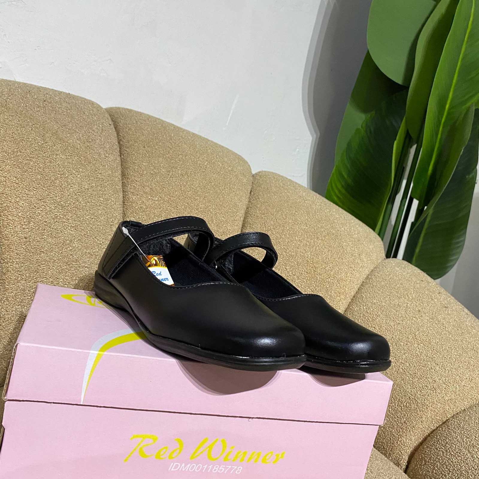 Sepatu pantopel wanita