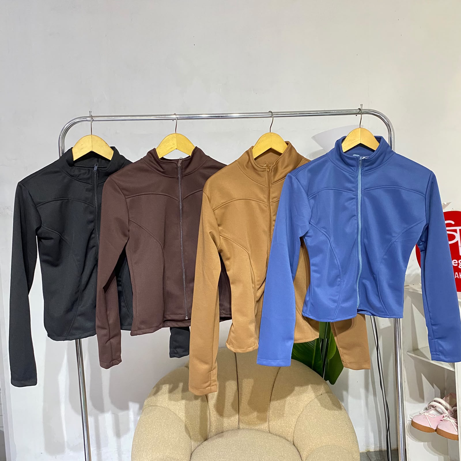 Jaket olahraga wanita slim rebilion