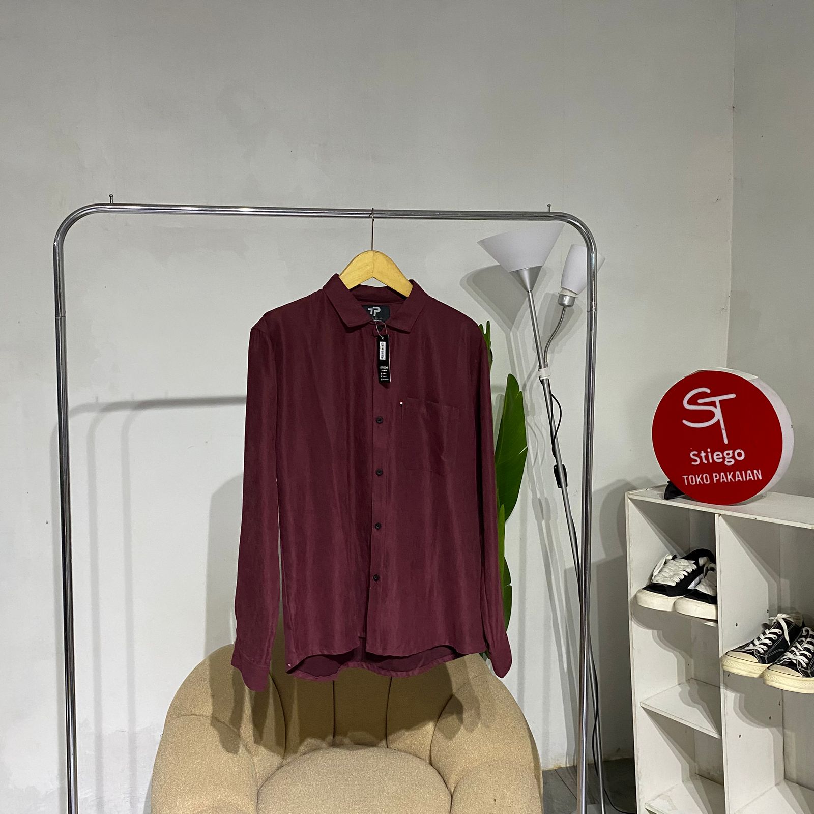 Kemeja corduroy polos lengan panjang pria
