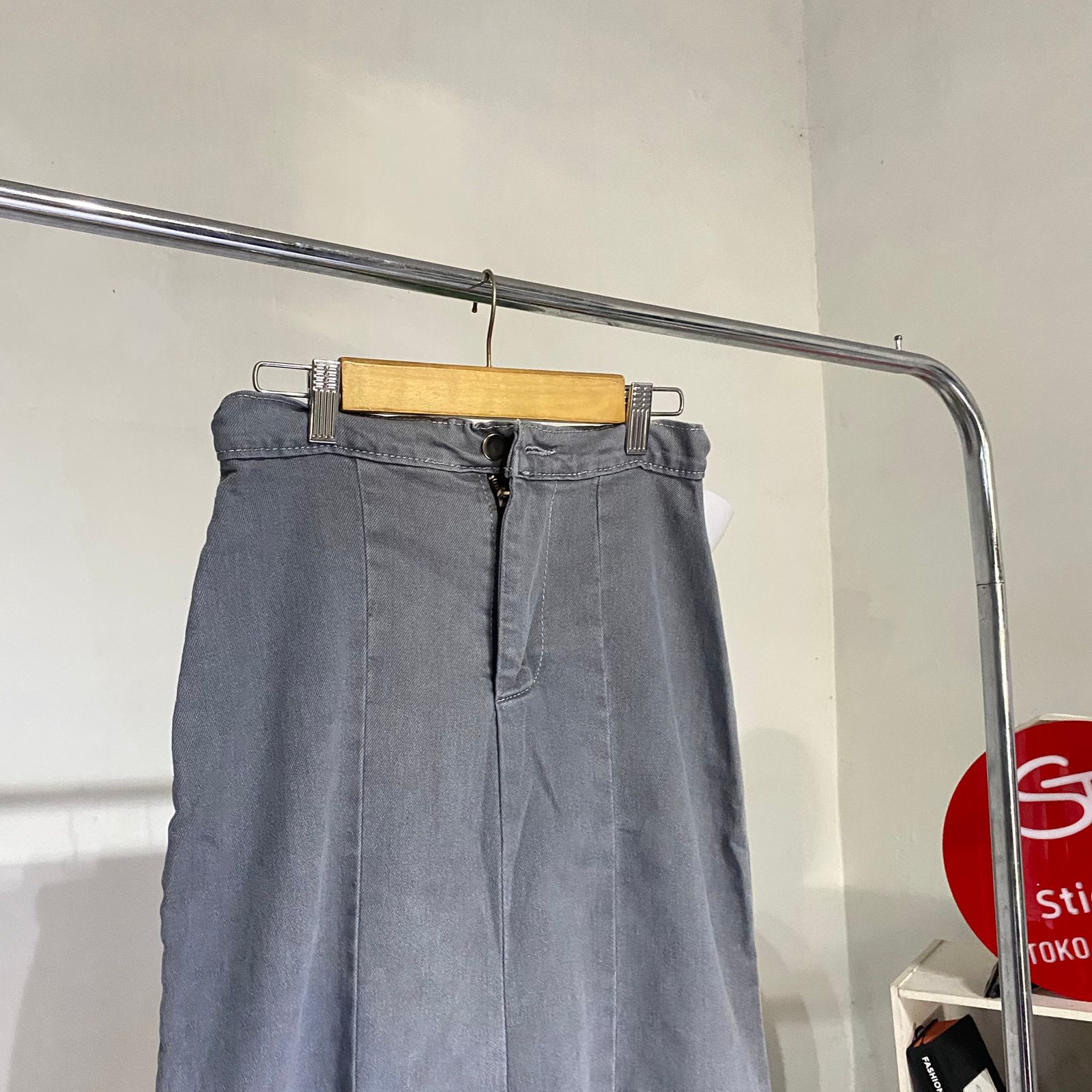 Rok jeans wanita mermaid abu