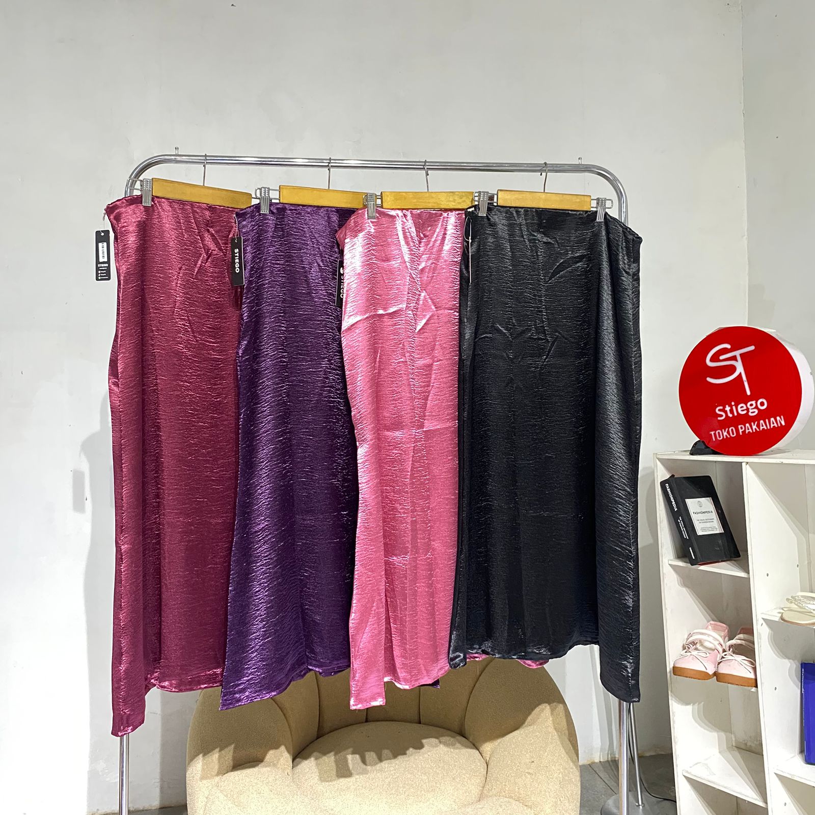Rok wanita satin polos