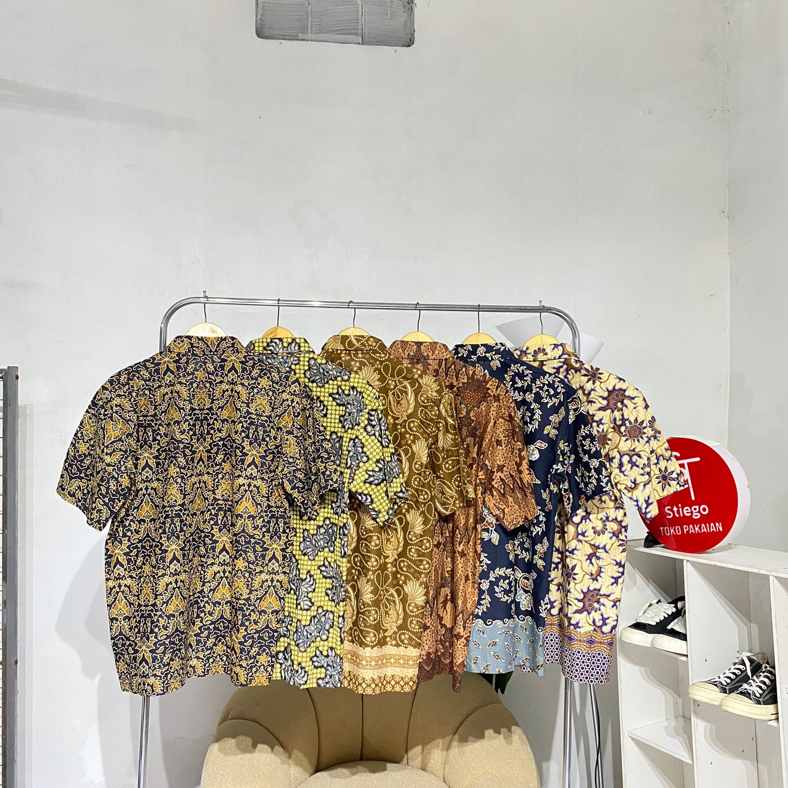 Kemeja batik lengan pendek pria  Kuda mas