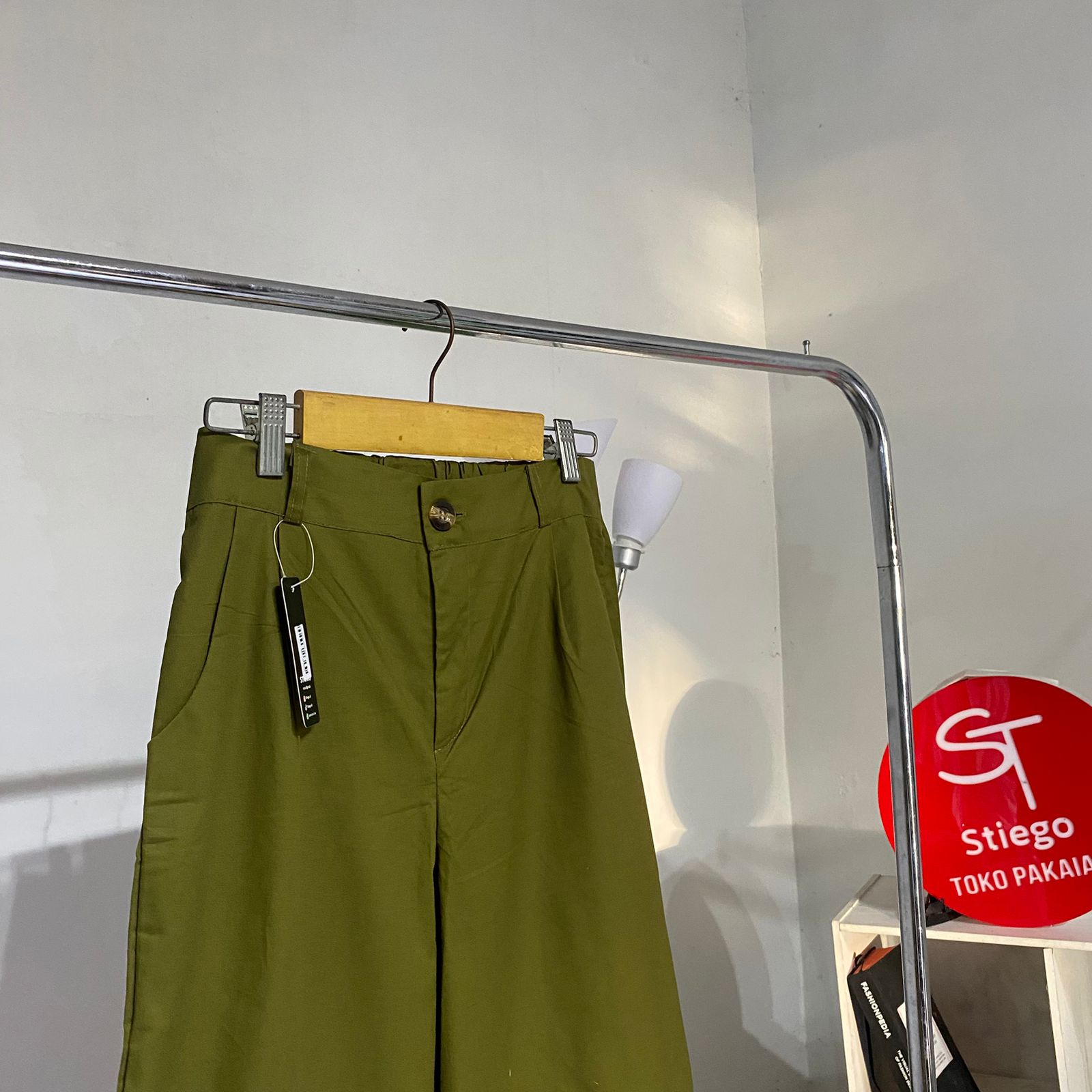 Celana wanita kulot hijau