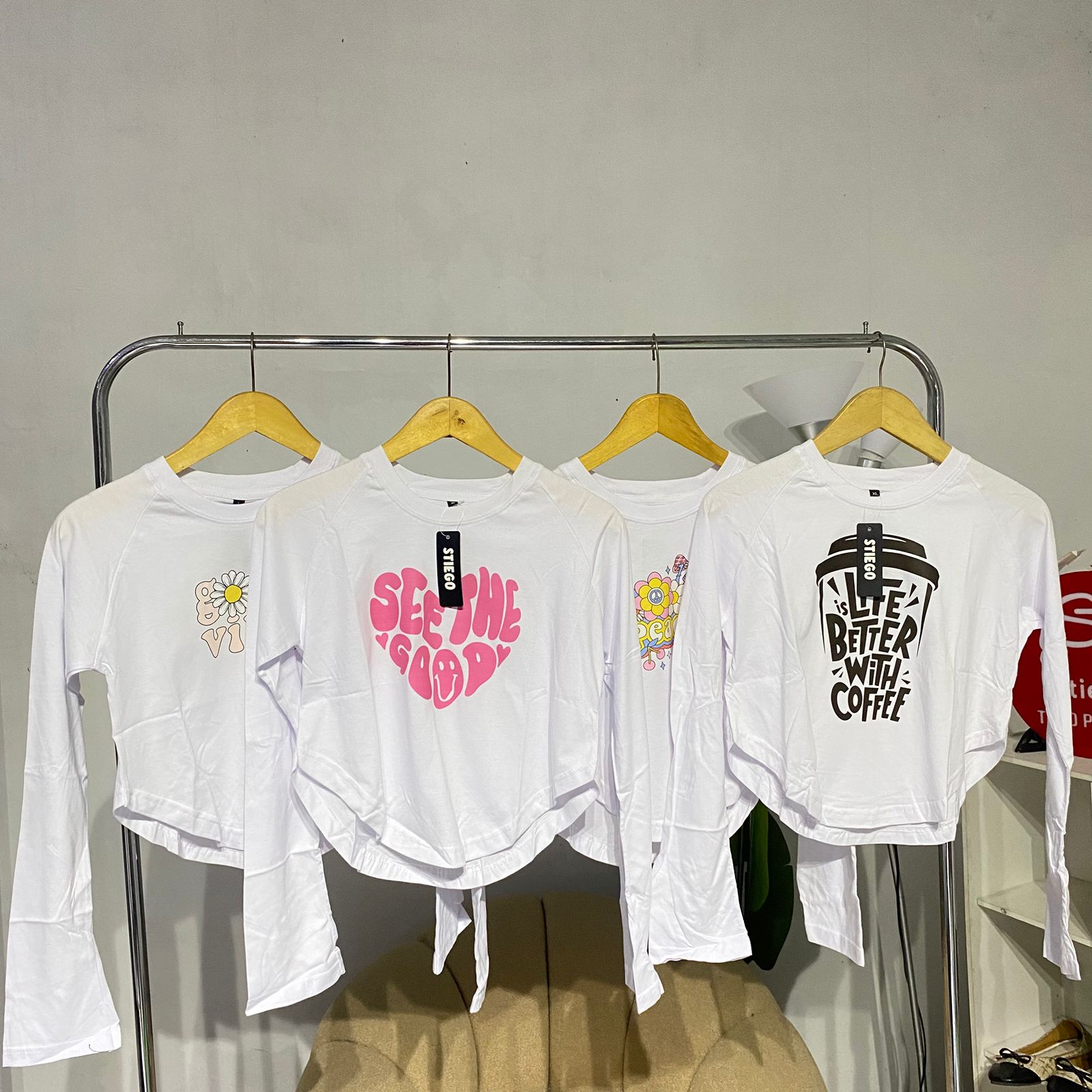 atasan kaos crop u motif
