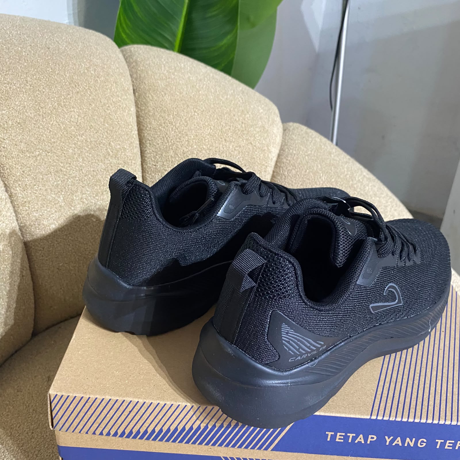 Sepatu Carvil running