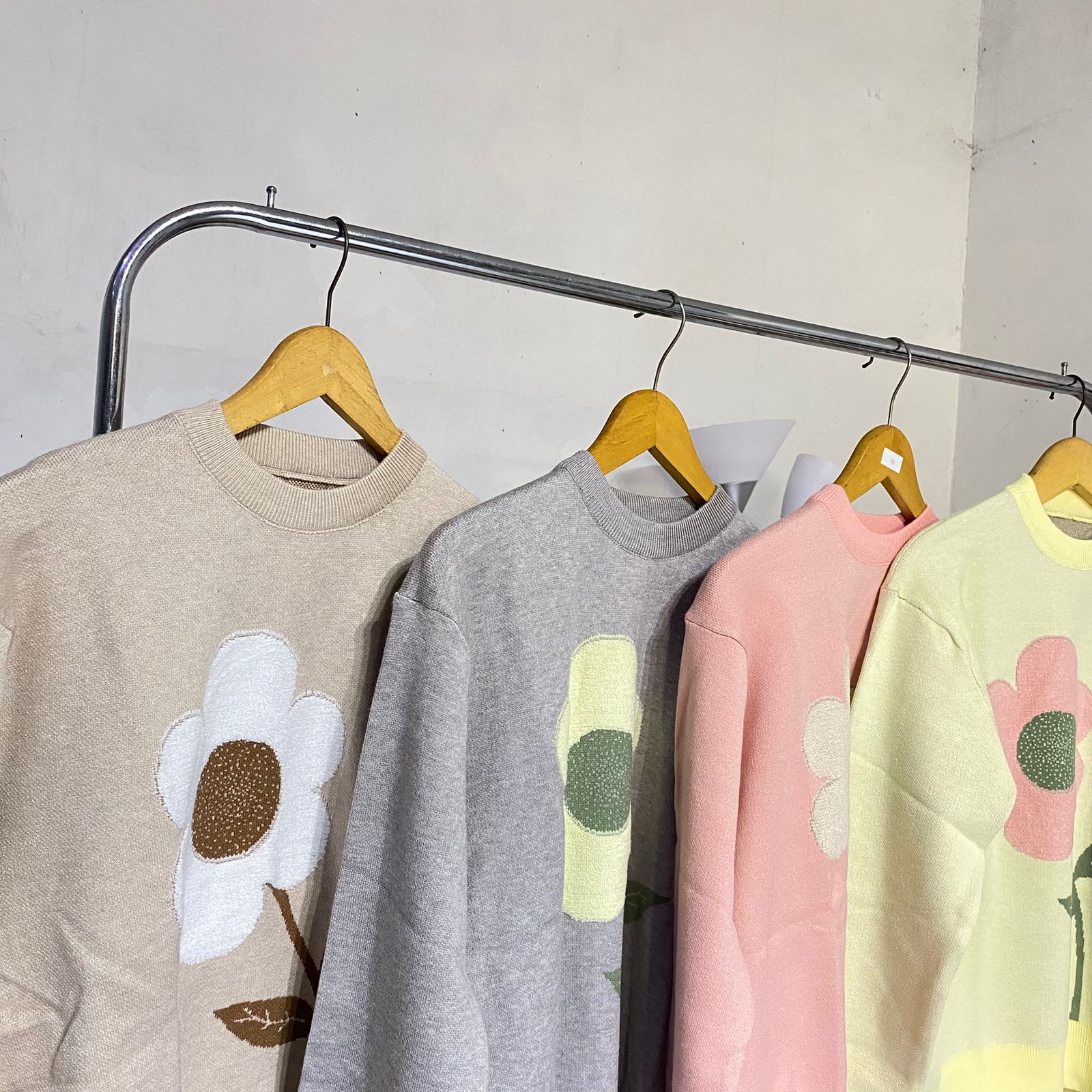 Atasan sweater knit wanita arisa bunga (midun)