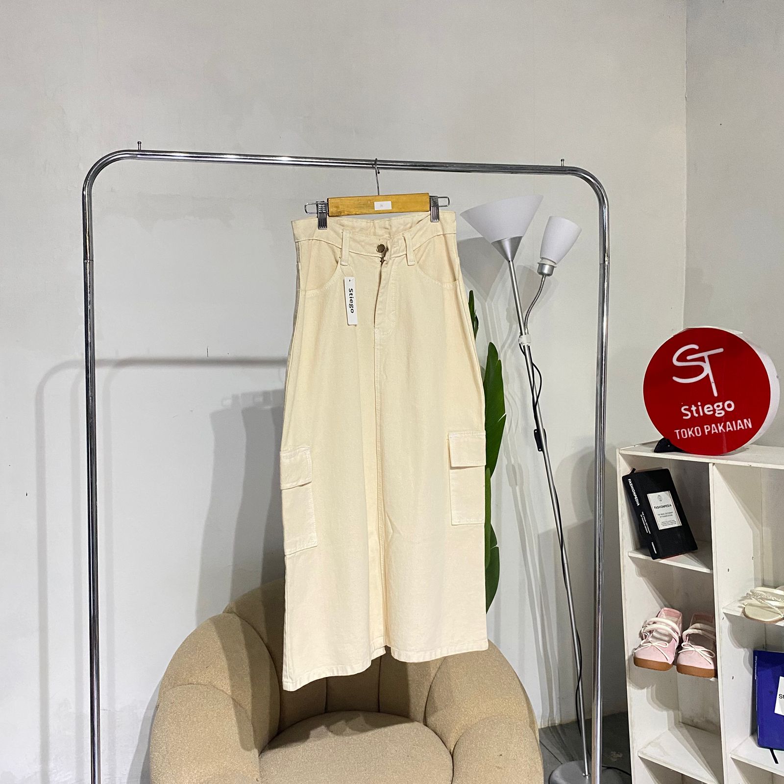 Rok jeans cargo cream wanita