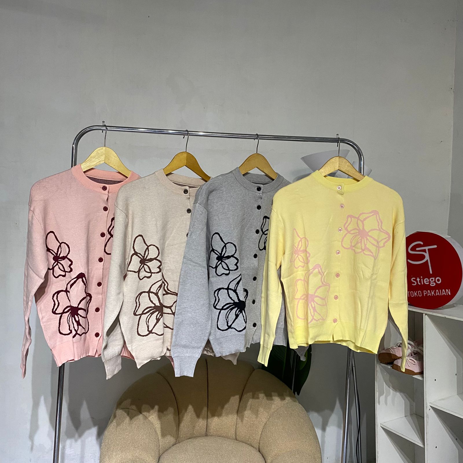 Yoona Viscose Cardigan Rajut Wanita Motif Bunga