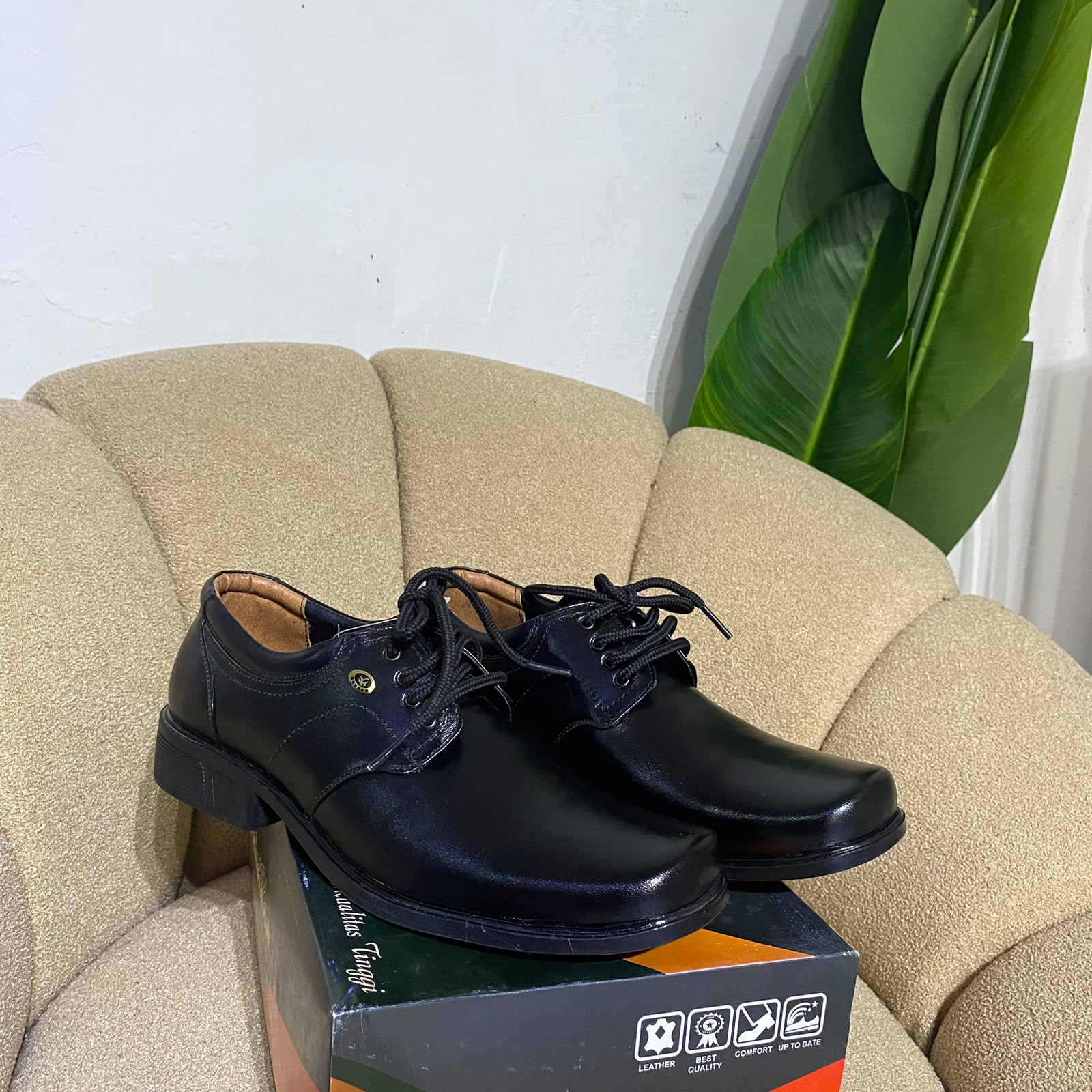 Sepatu pria formal leiniker