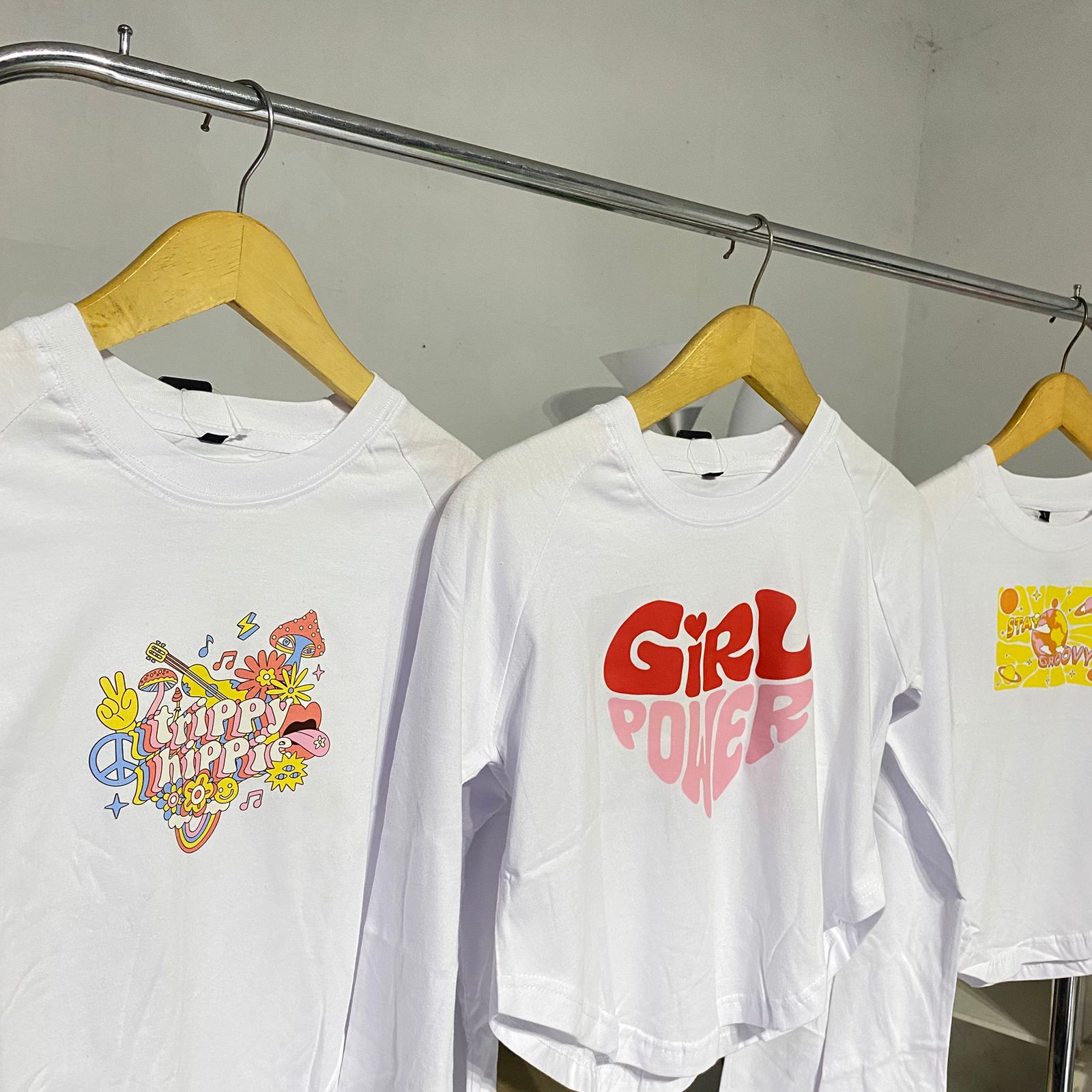 atasan kaos crop u motif