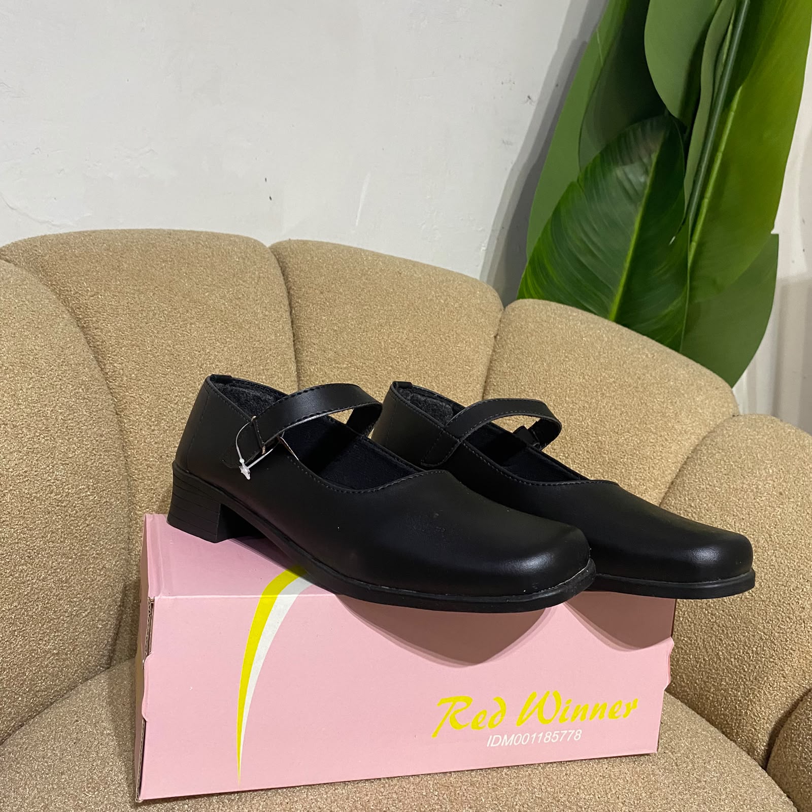 Sepatu pantopel hak wanita