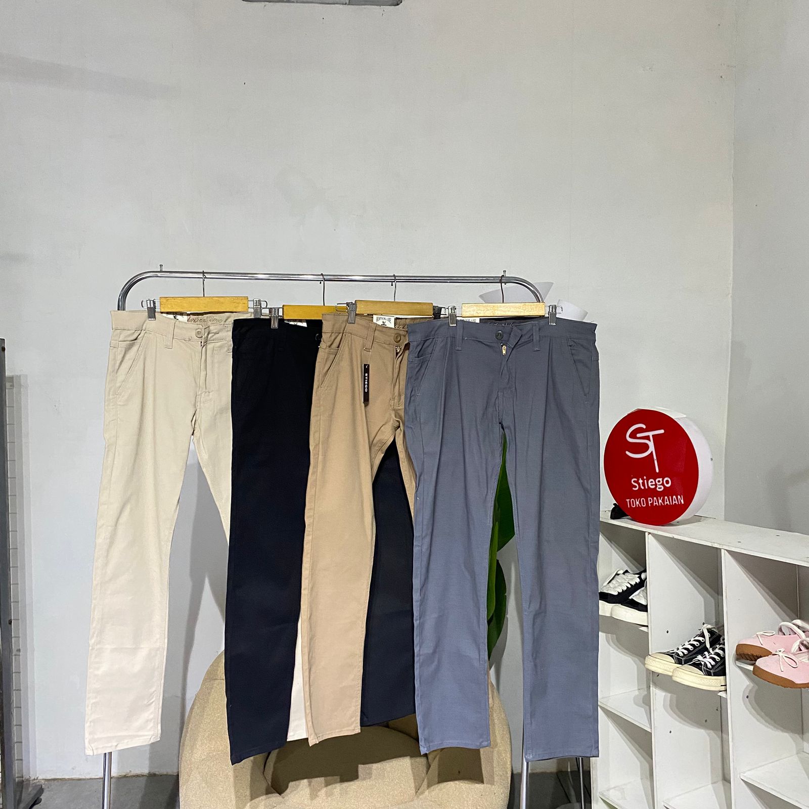 Celana Chinos pria veatical line