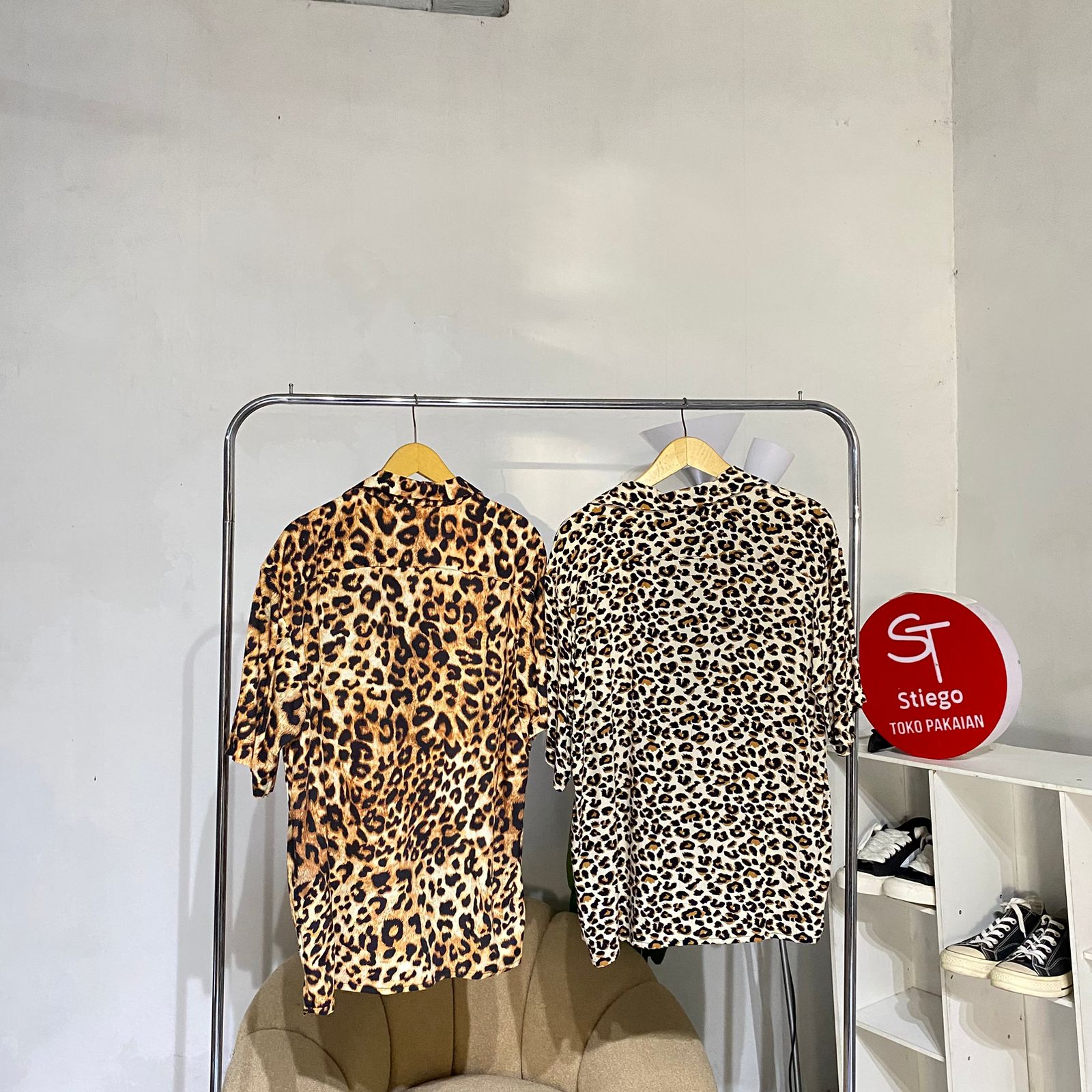 Kemeja Motif Pria Lengan Pendek vibes leopard
