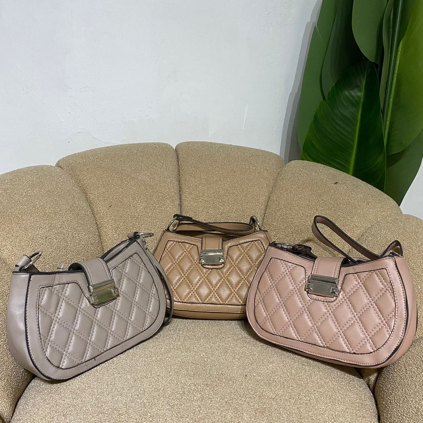 Tas slempang Gomez