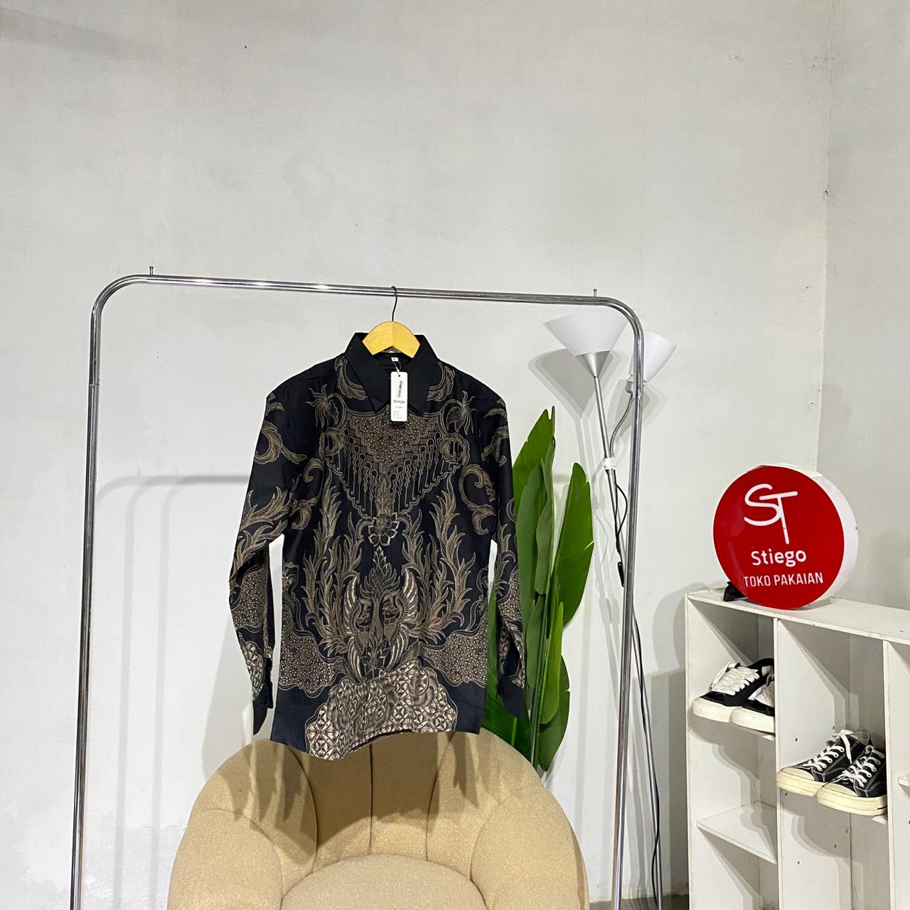 Kemeja batik lengan panjang pria  Bella