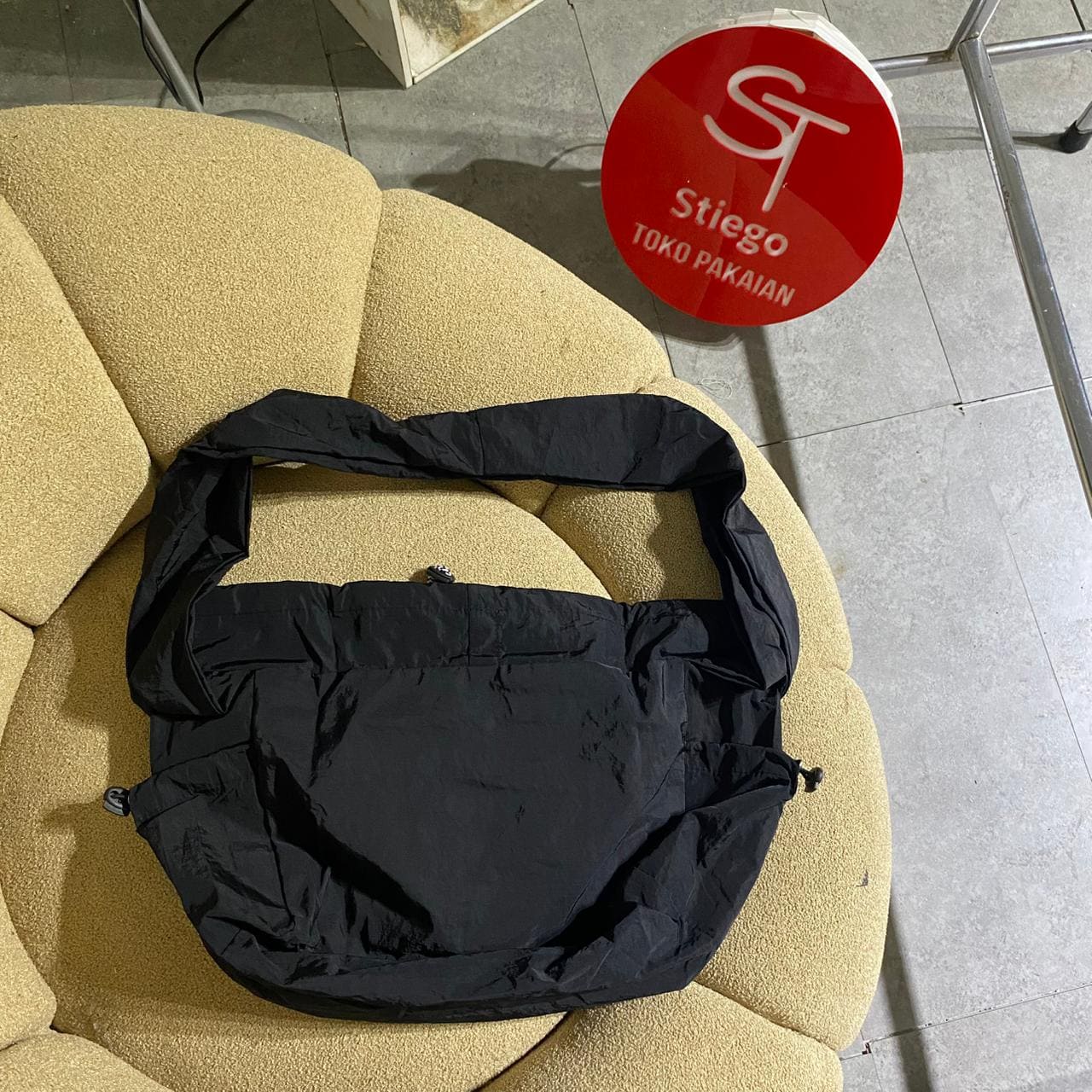 Tas selempang parasut akar