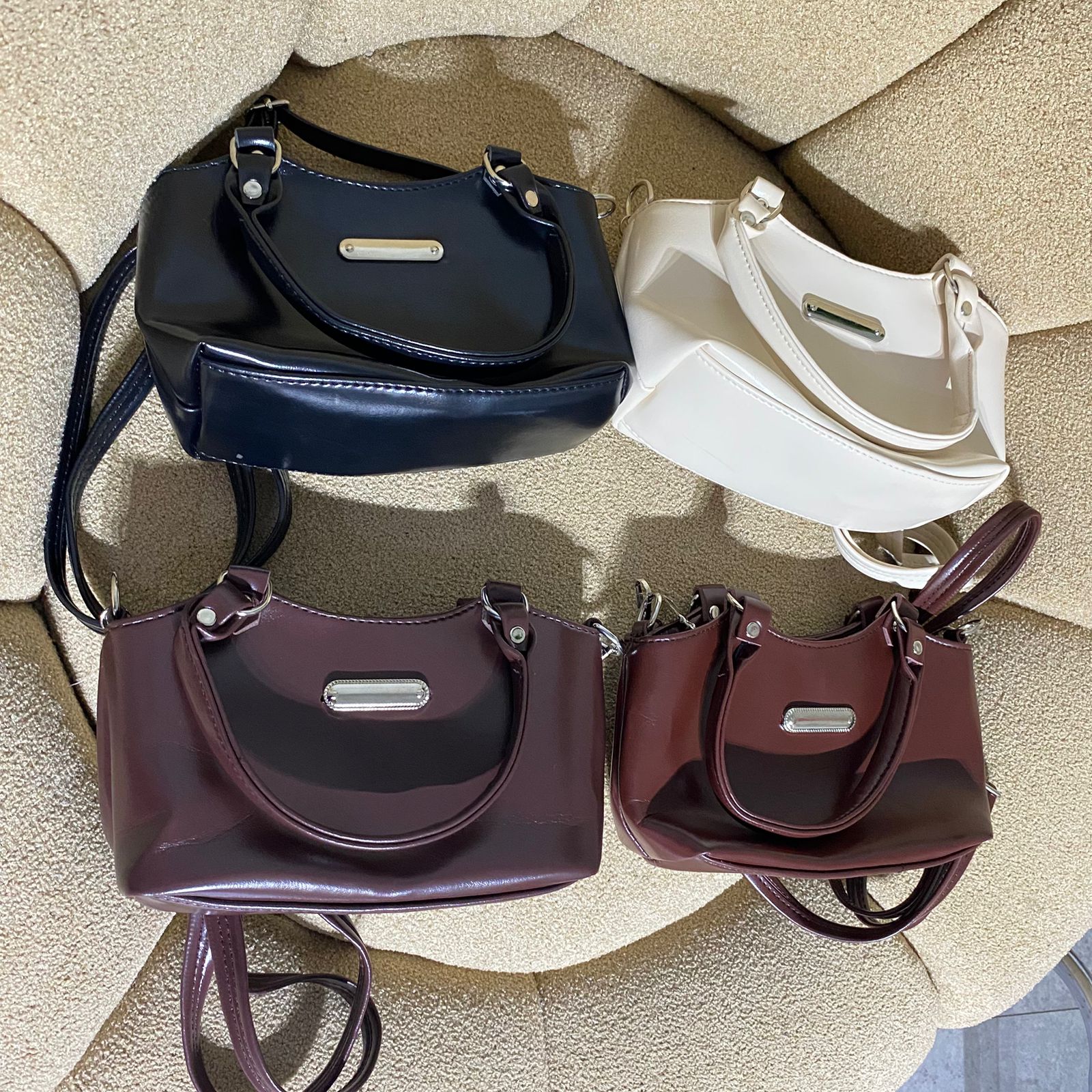 Tas selempang glosy  wanita