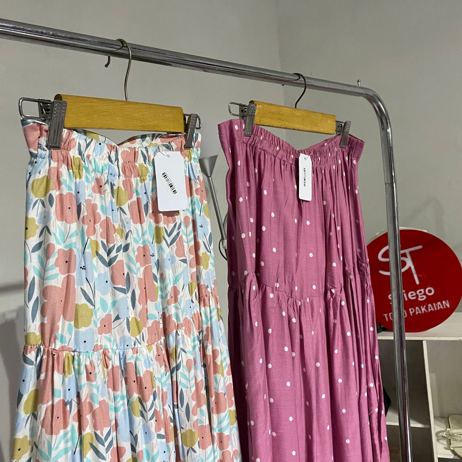 Rok wanita motif