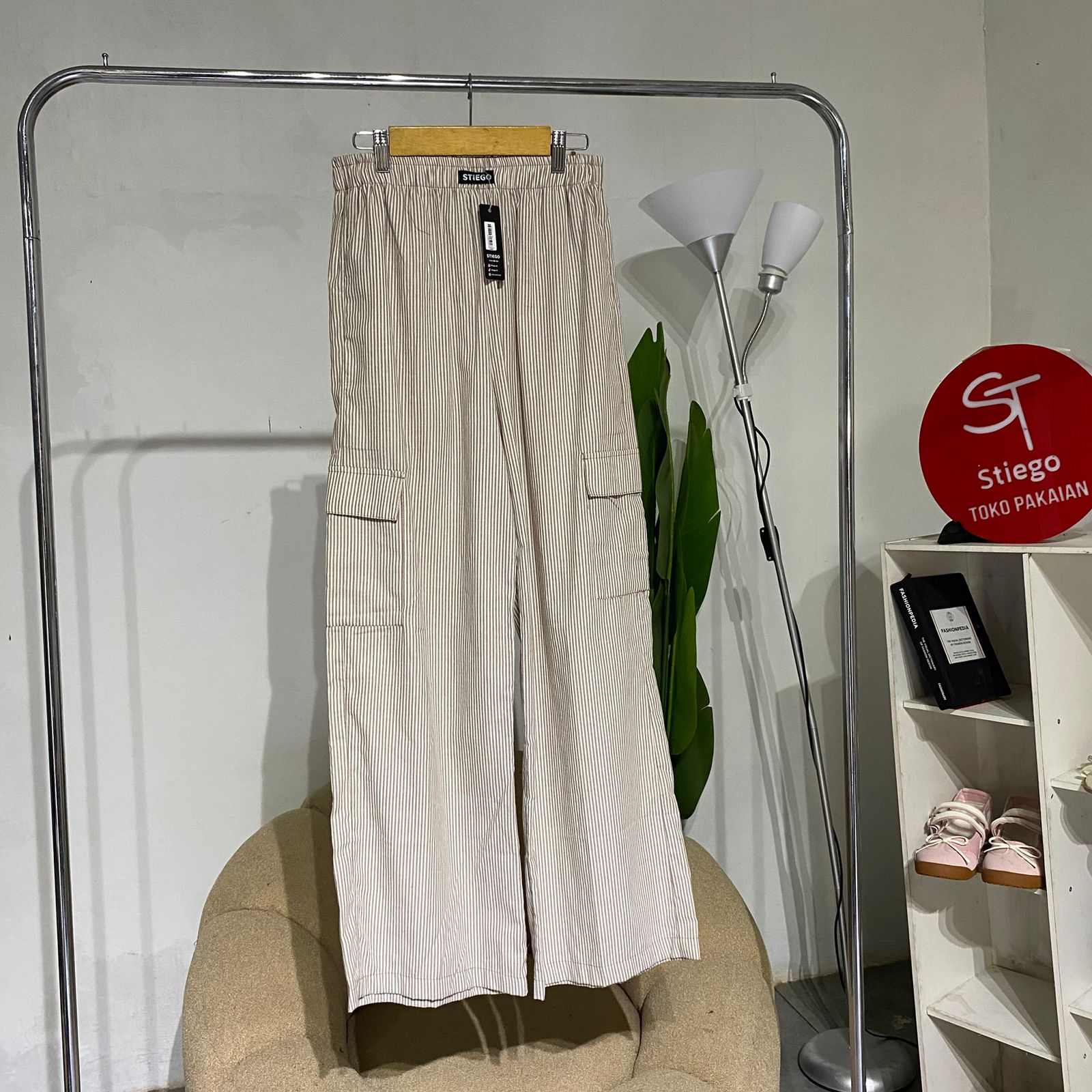 Celana wanita cargo basic lost stripe