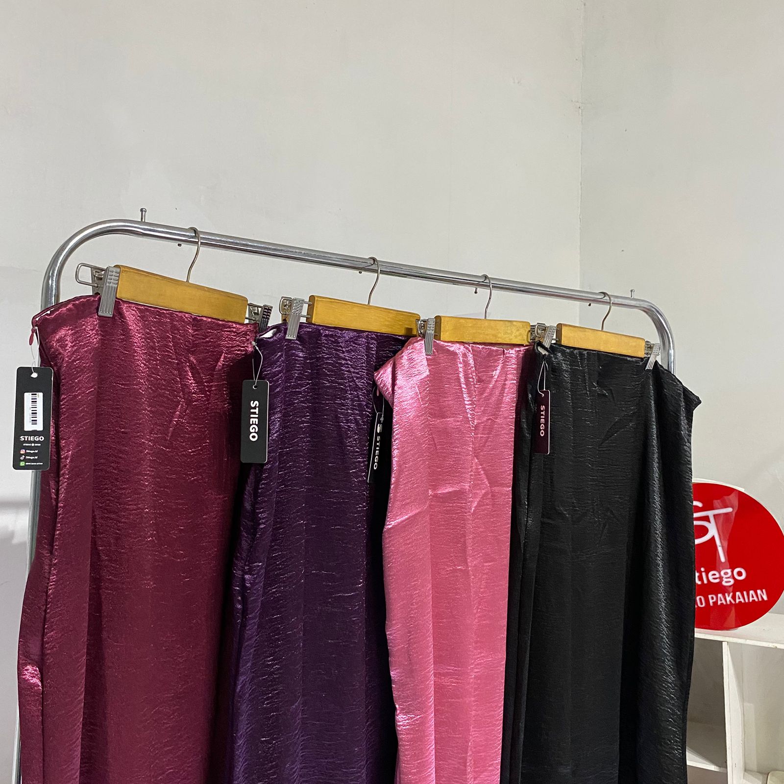 Rok wanita satin polos