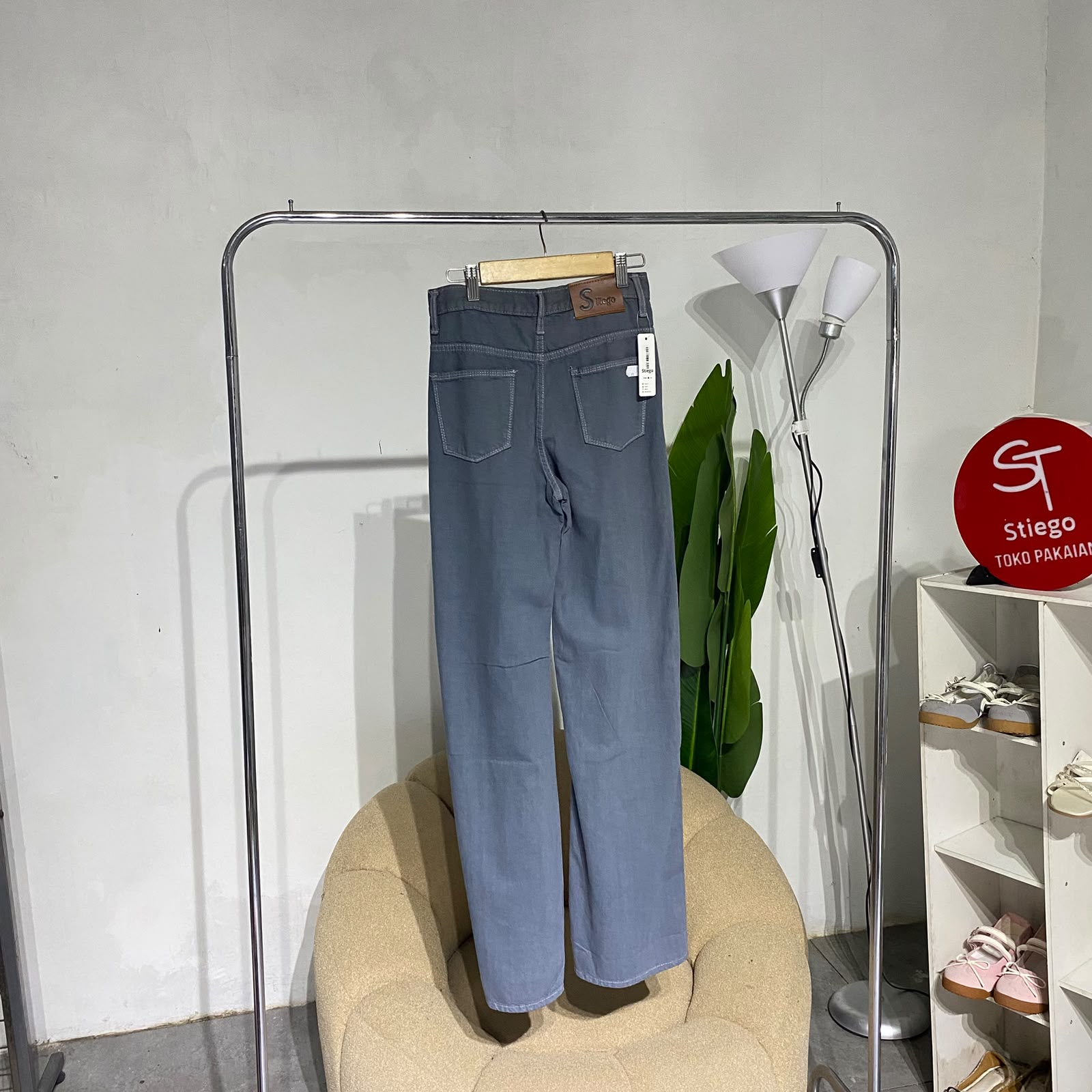 celana wanita jeans loose grey