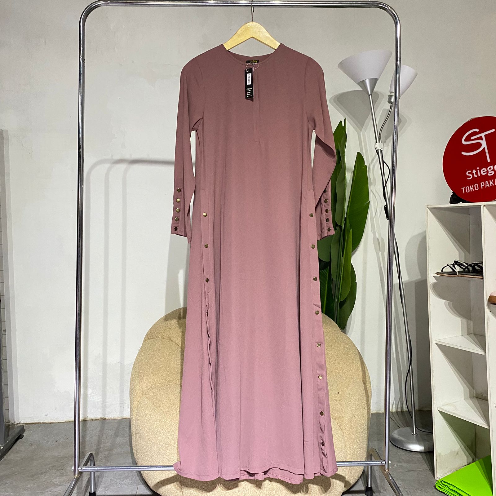 Abaya wanita gold button