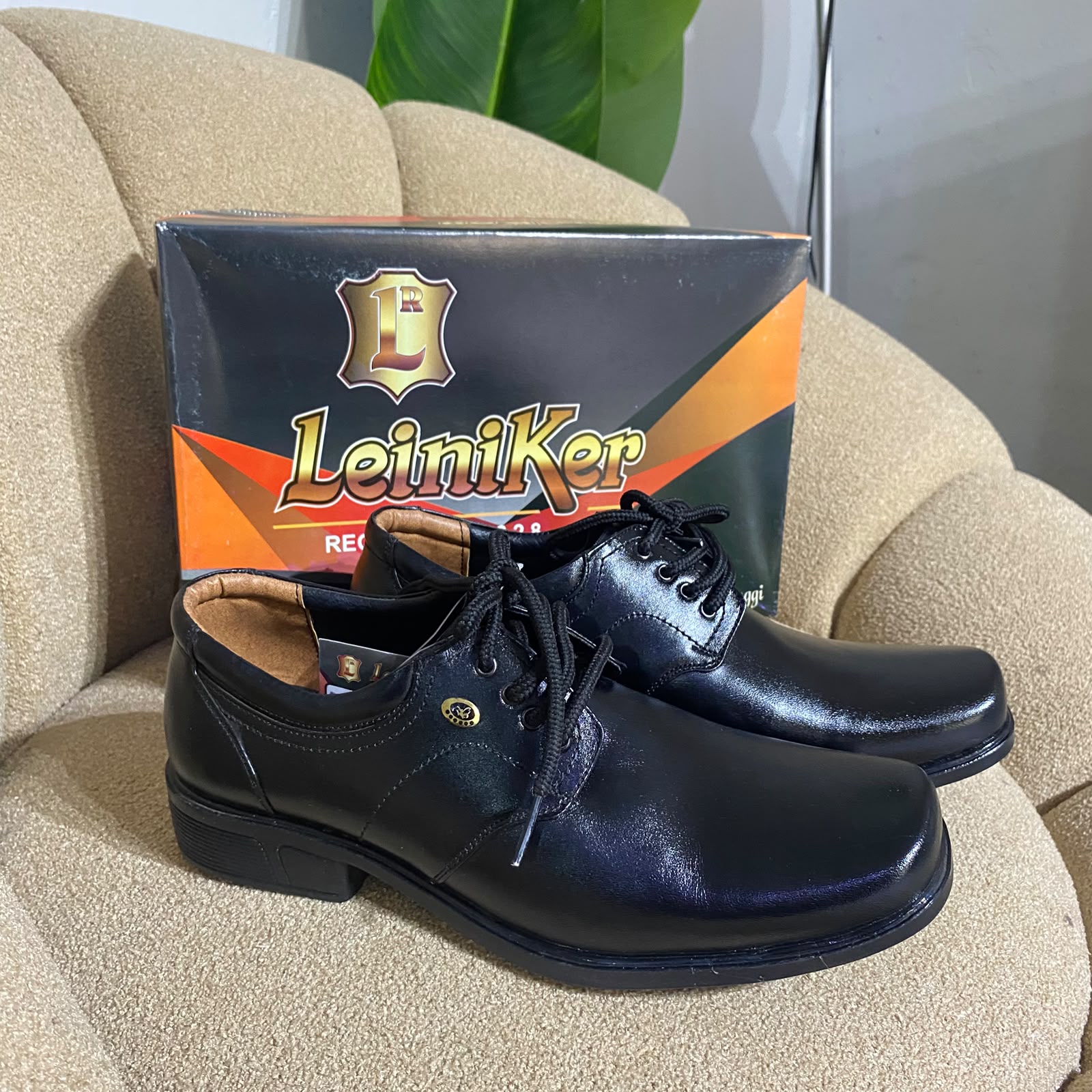Sepatu pria formal leiniker