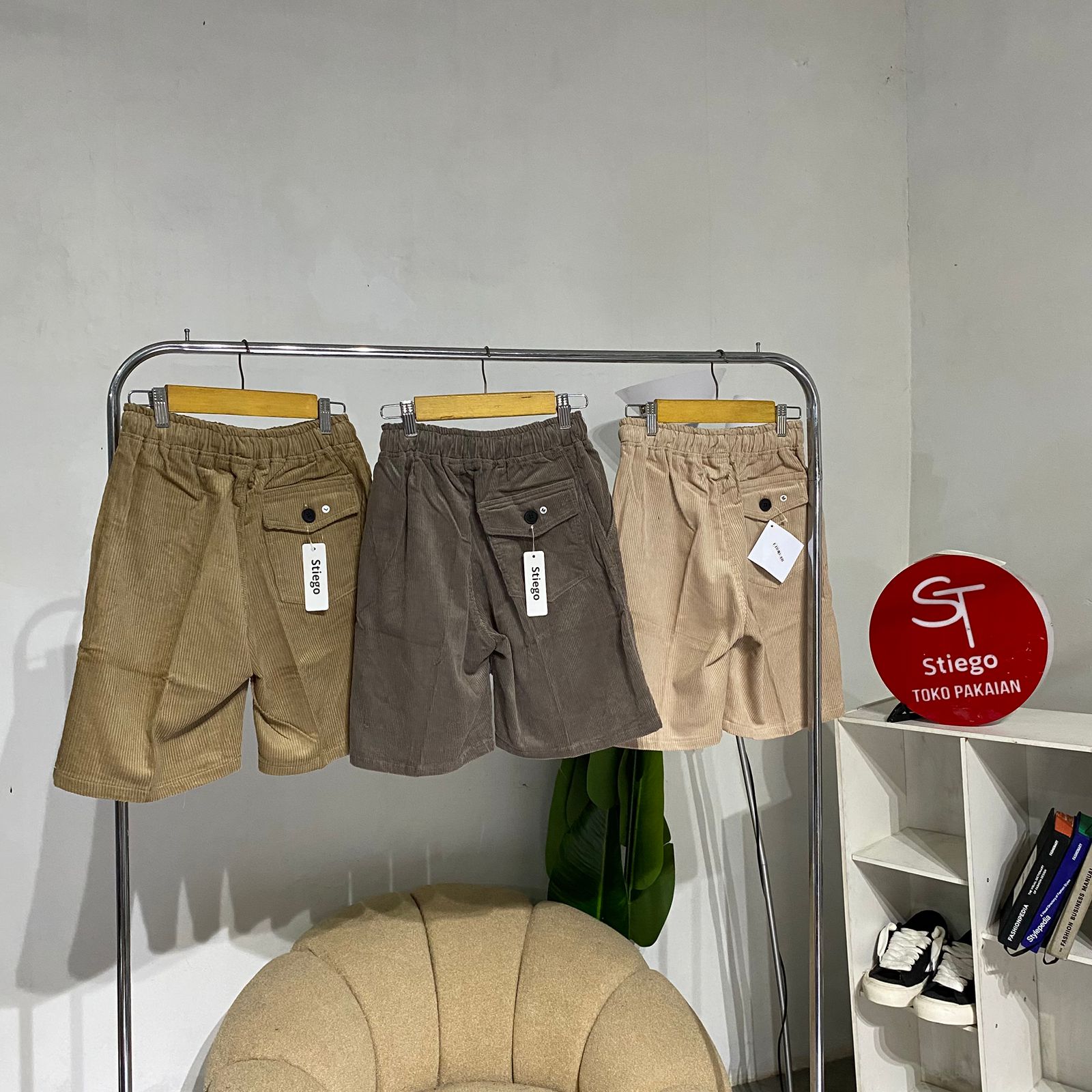 Stiego Celana Pendek Carduroy