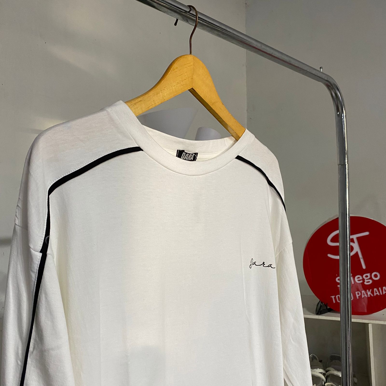kaos  wanita dara list