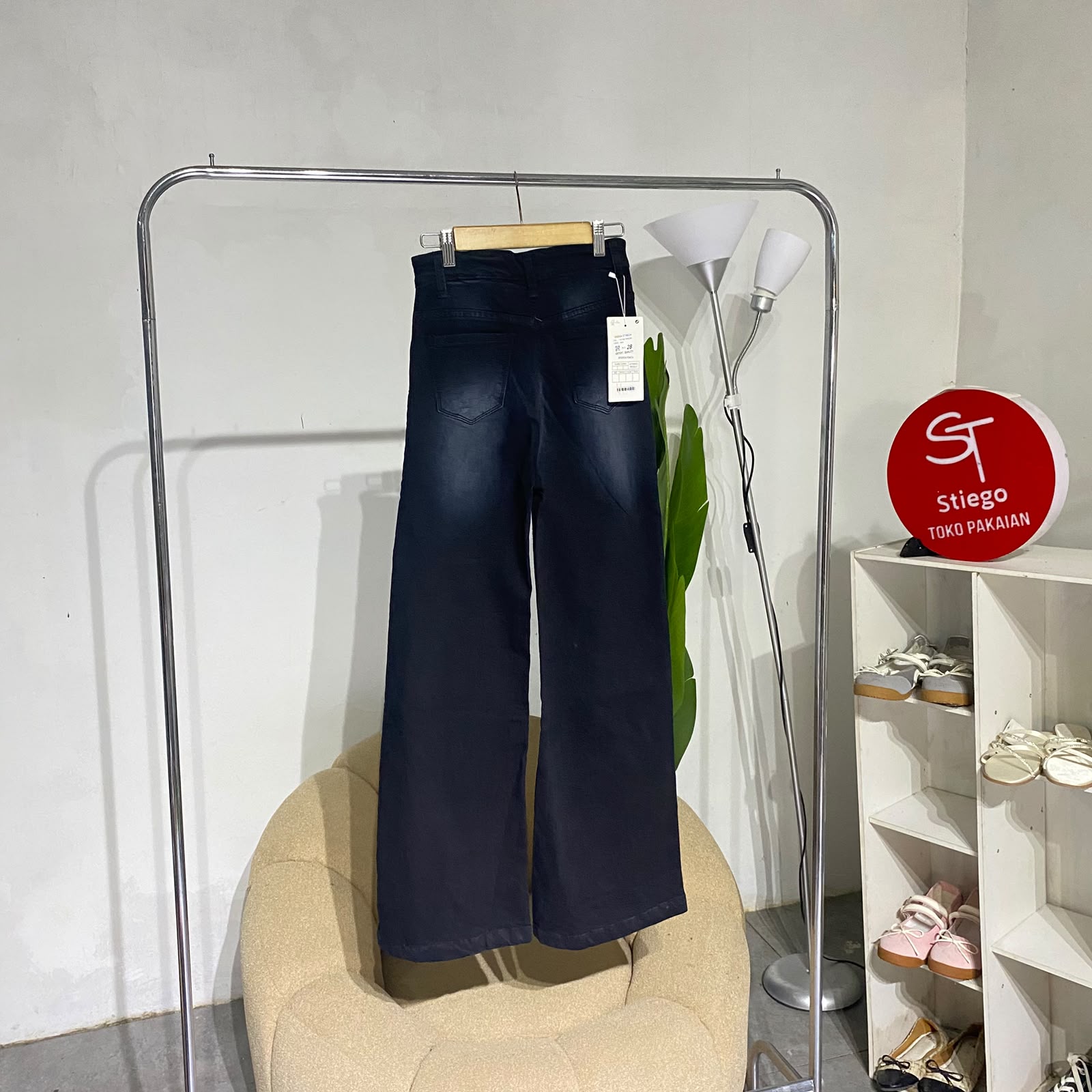 celana wanita jeans chellyn loose whisher black