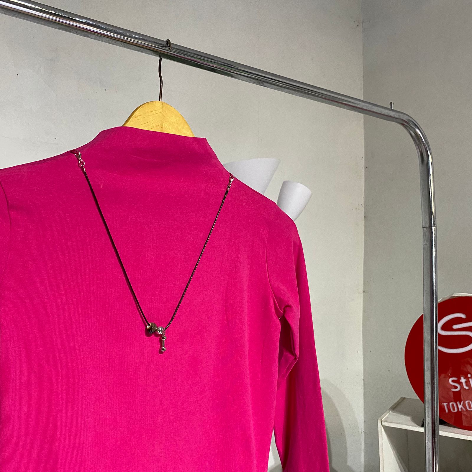 kaos  wanita crop jomila 2595