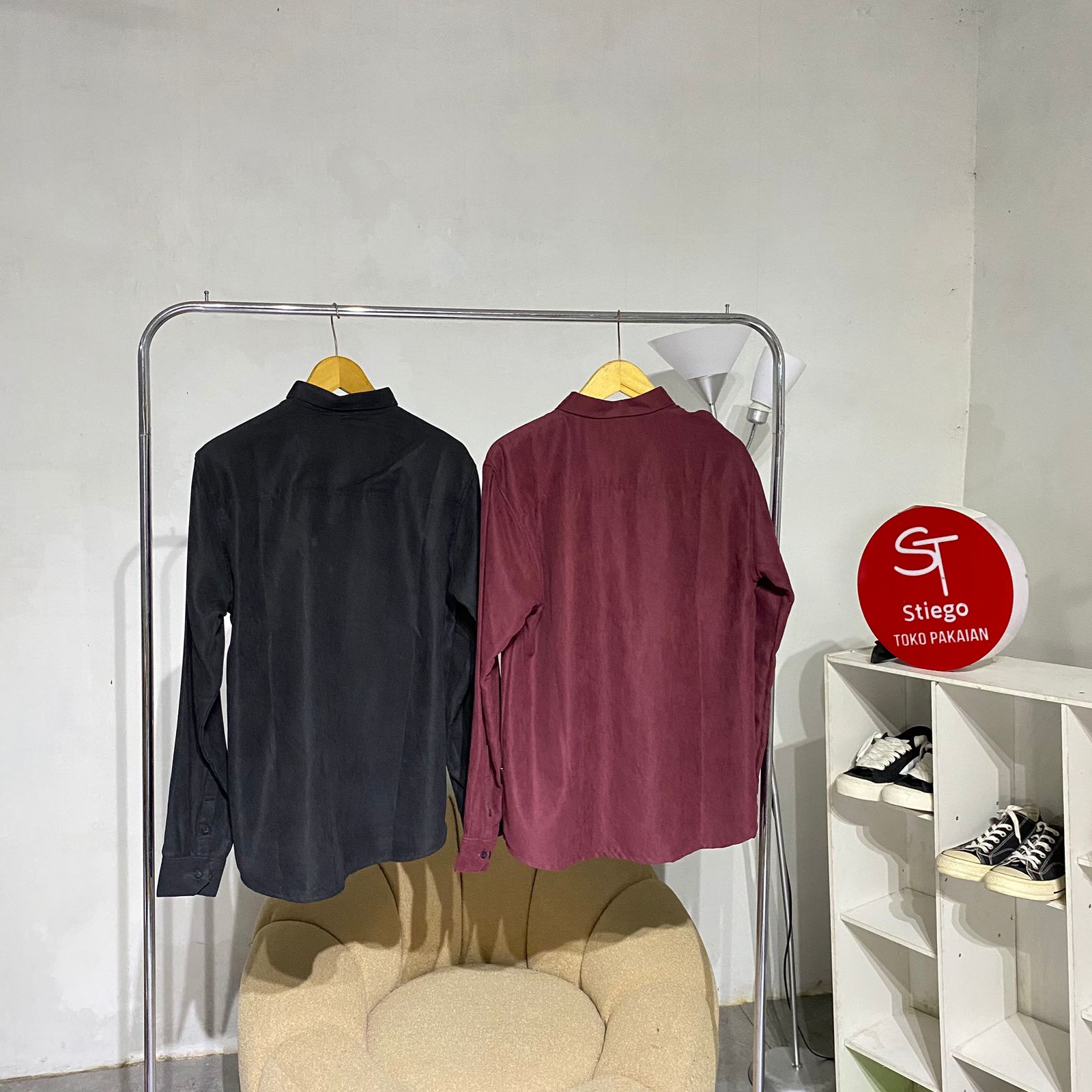 Kemeja corduroy polos lengan panjang pria