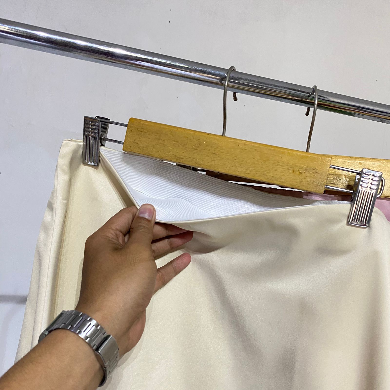 rok wanita satin navala