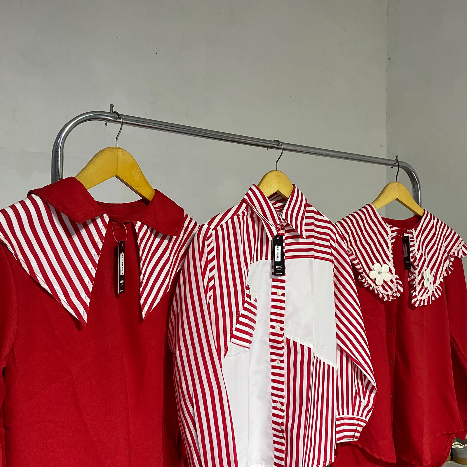Kemeja wanita Merah Putih